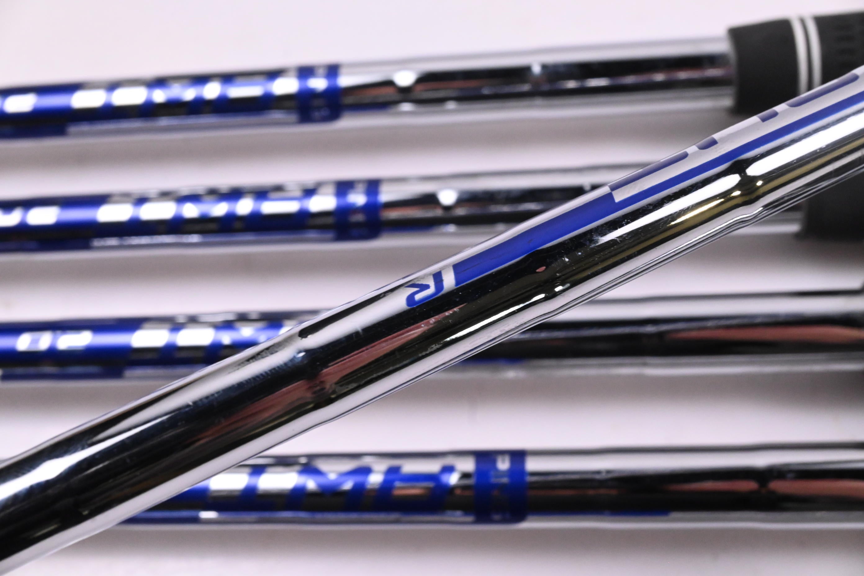 Ping G425 Irons / 5-PW / Black Dot / Regular Flex Ping AWT 2.0 Shafts