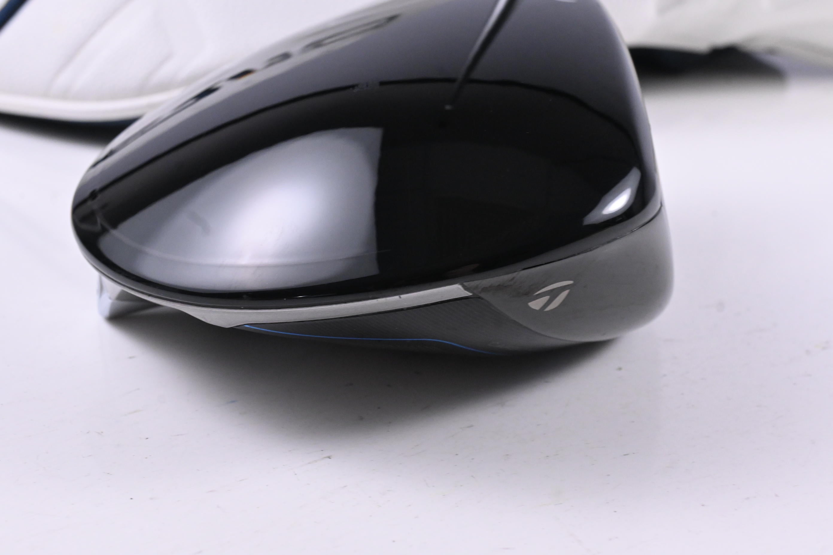 Taylormade Qi10 Driver / 10.5 Degree / Regular Flex Aldila Quaranta Blue 50