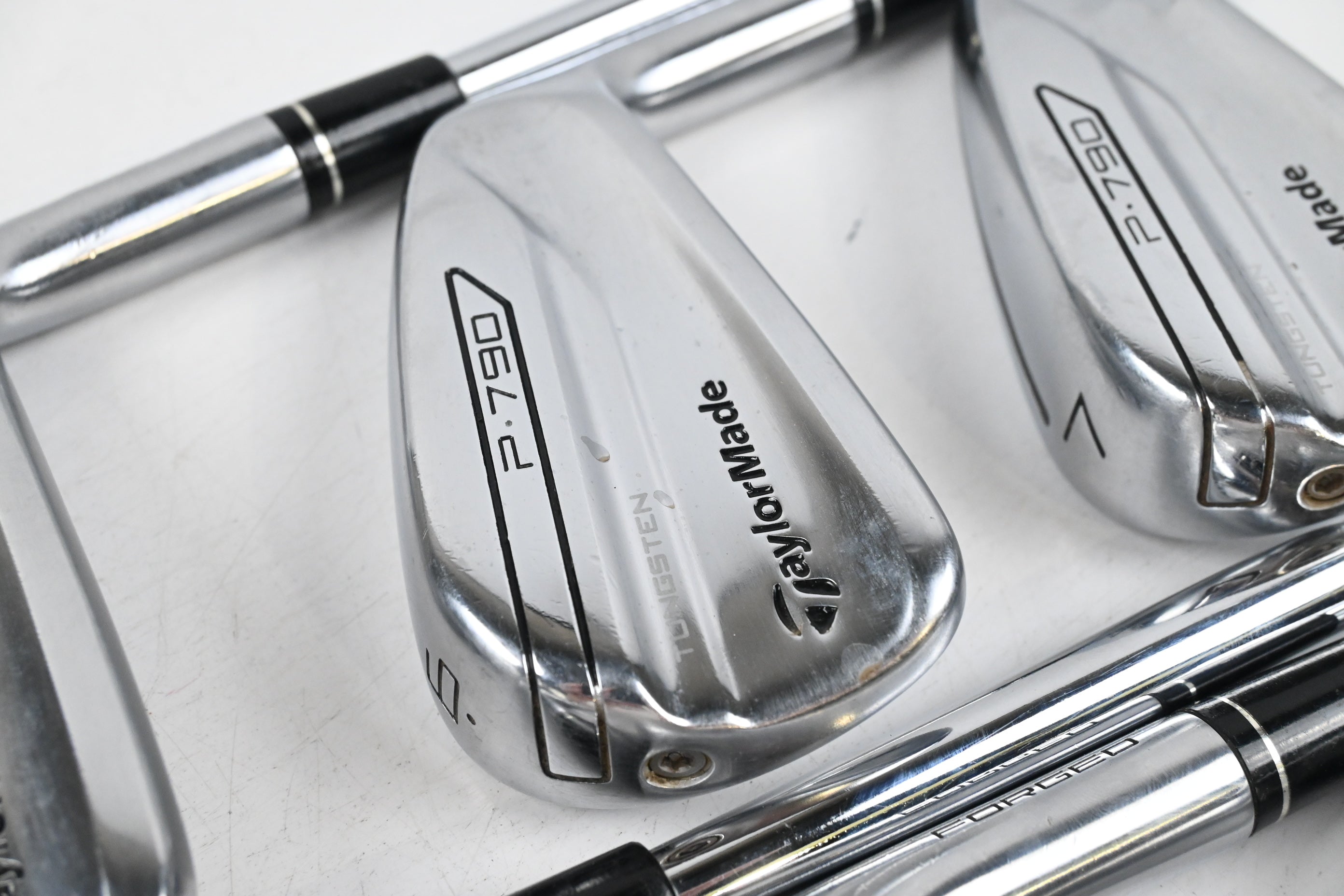 Taylormade P790 2017 Irons / 5-PW / Regular Flex Dynamic Gold 105 R300 Shafts