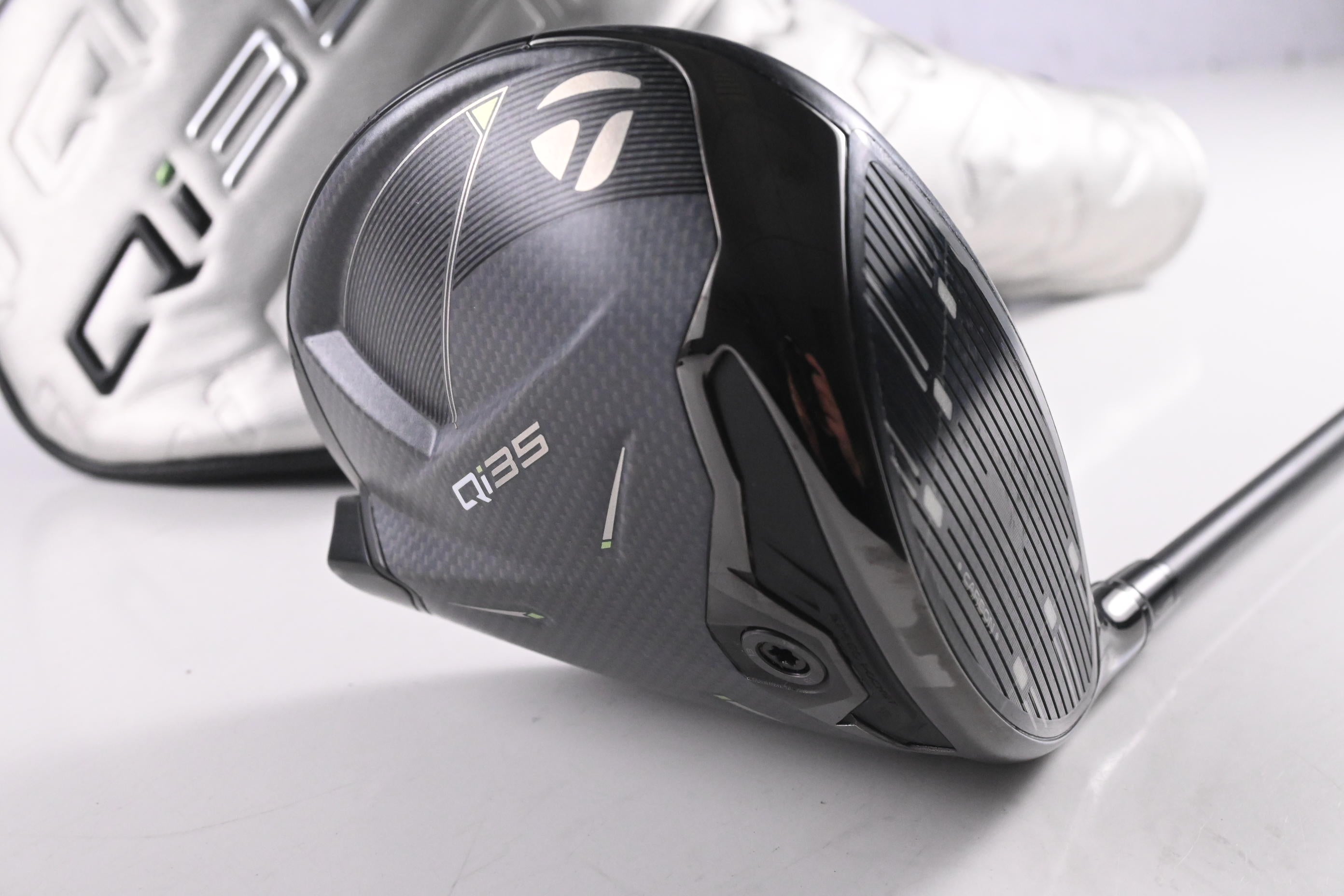 Taylormade Qi35 Driver / 10.5 Degree / Regular Flex Fujikura Ventus Blue 5 Shaft
