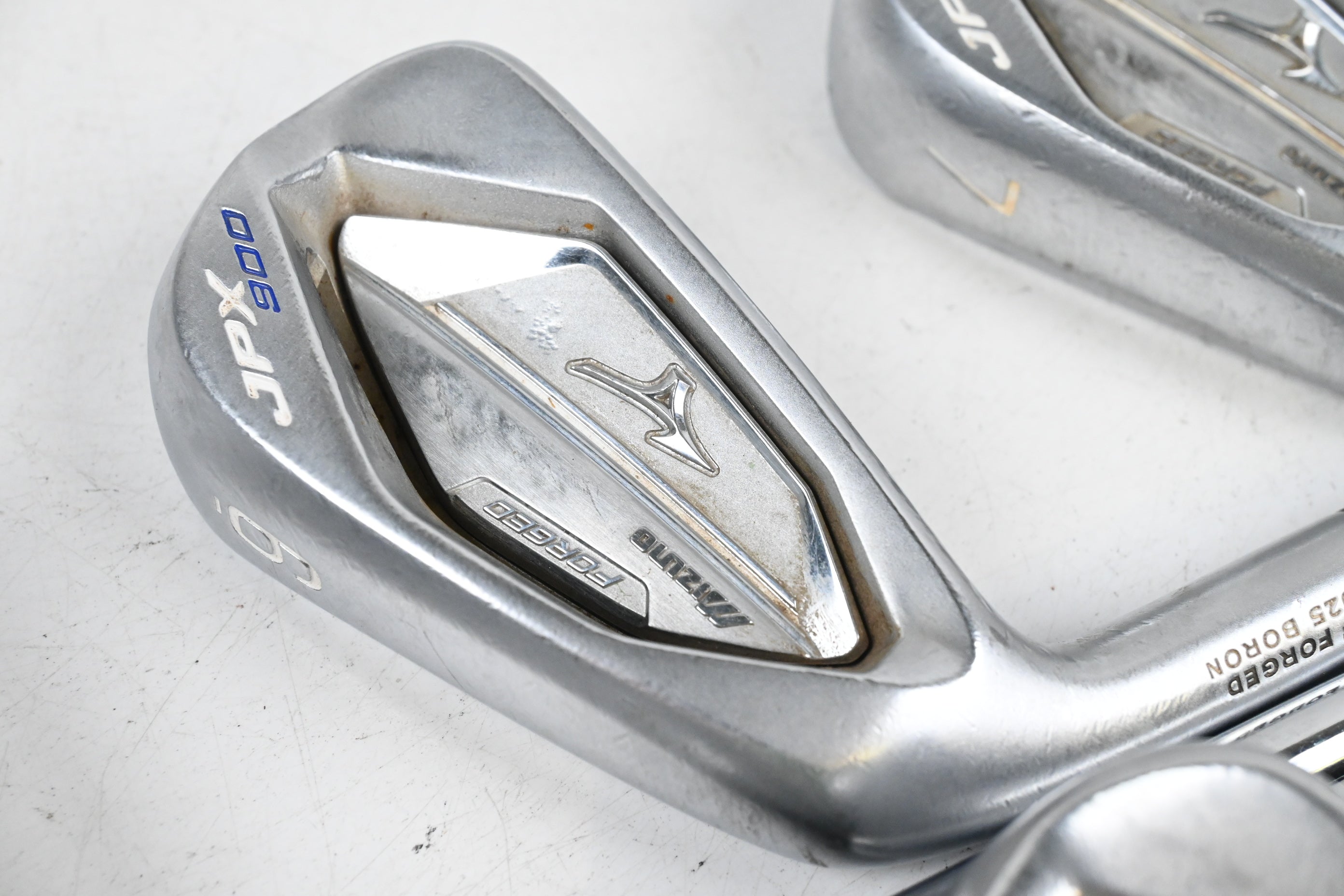 Left Hand Mizuno JPX 900 Forged Irons / 5-PW / Regular Flex XP 105 R300 Shafts