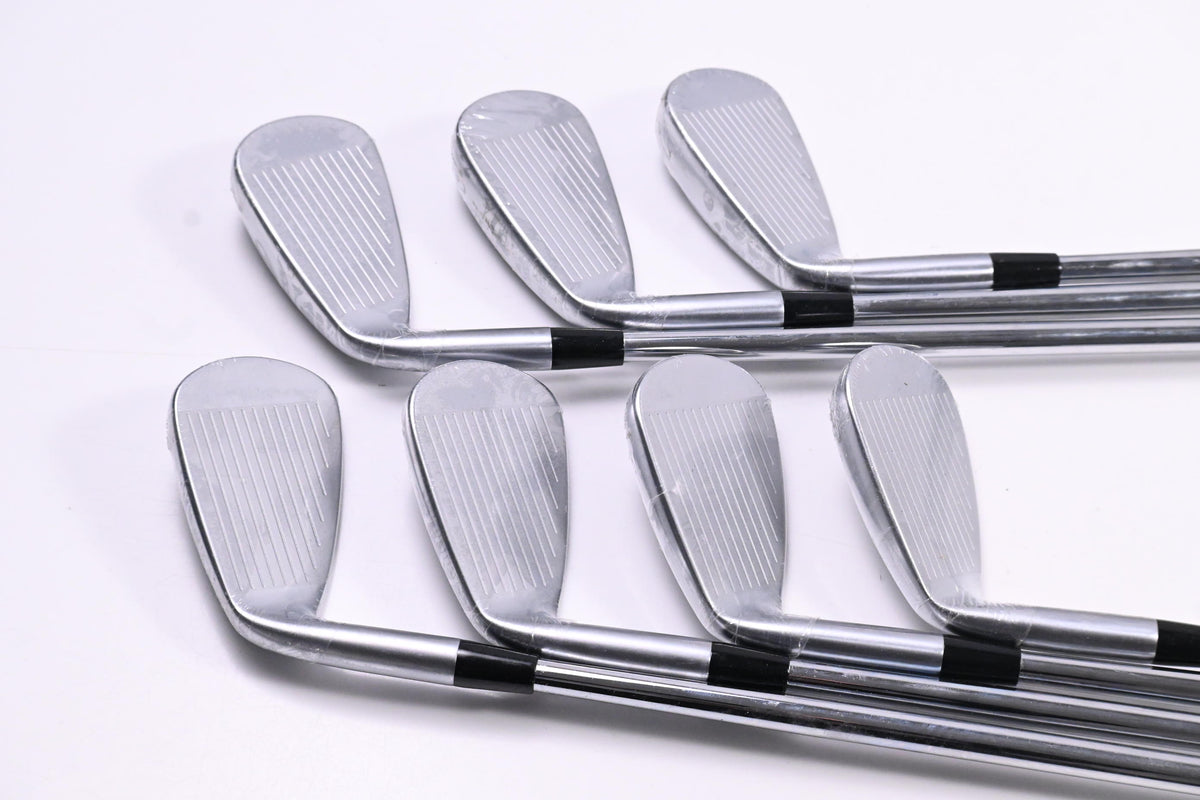 Mizuno JPX 925 Hot Metal Irons / 5-PW+GW / Regular Flex Dynamic Gold 105 R300