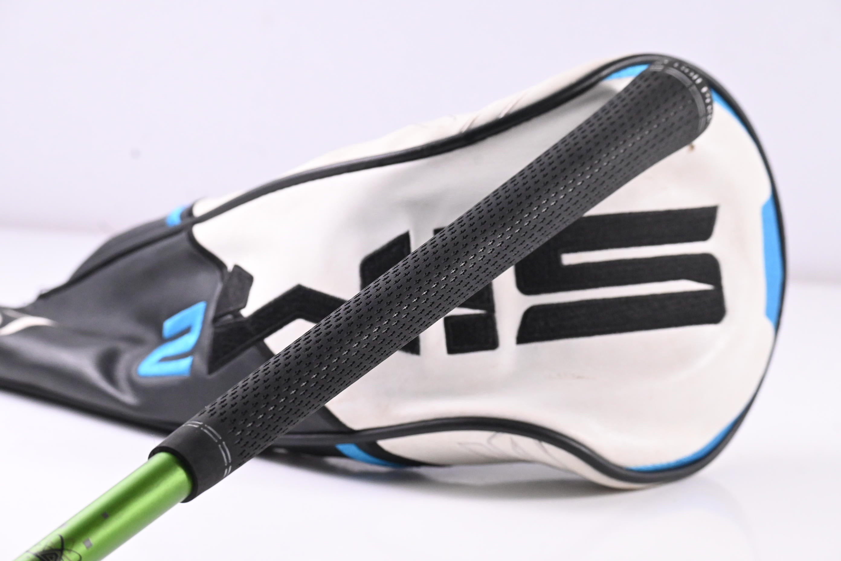 Taylormade SIM2 Max Driver / 10.5 Degree / Stiff Flex Aldila Rogue Tour Green 65 Shaft