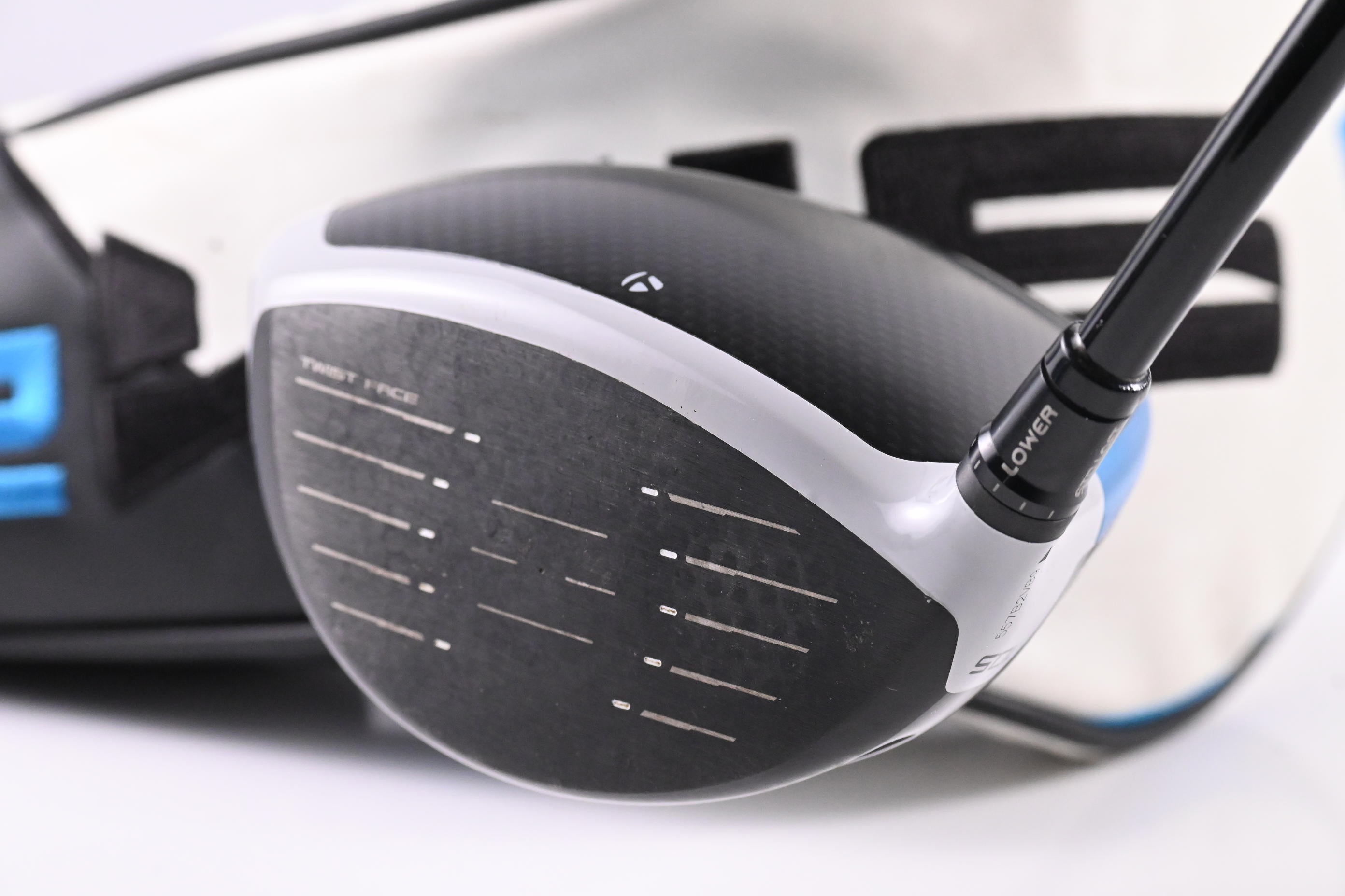 Taylormade SIM2 Max Driver / 10.5 Degree / Stiff Flex Crossfire 60 Shaft