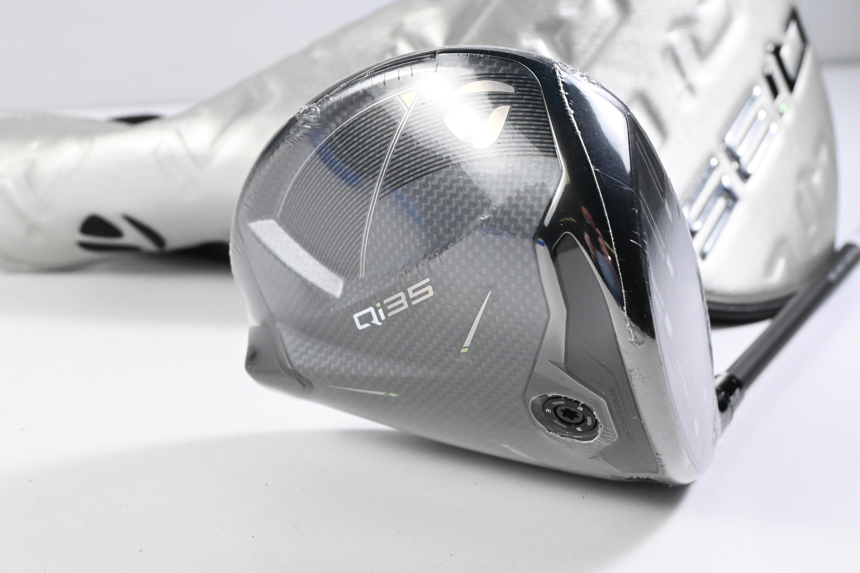 Taylormade Qi35 Driver / 9 Degree / Regular Flex Vanquish 5 Shaft