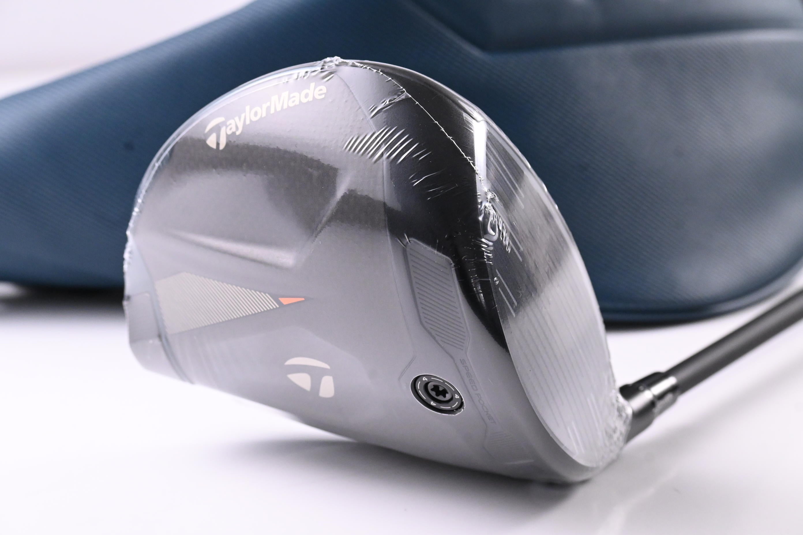 Taylormade Qi4D Max Driver / 10.5 Degree / Regular Flex Reax Blue 50 Shaft
