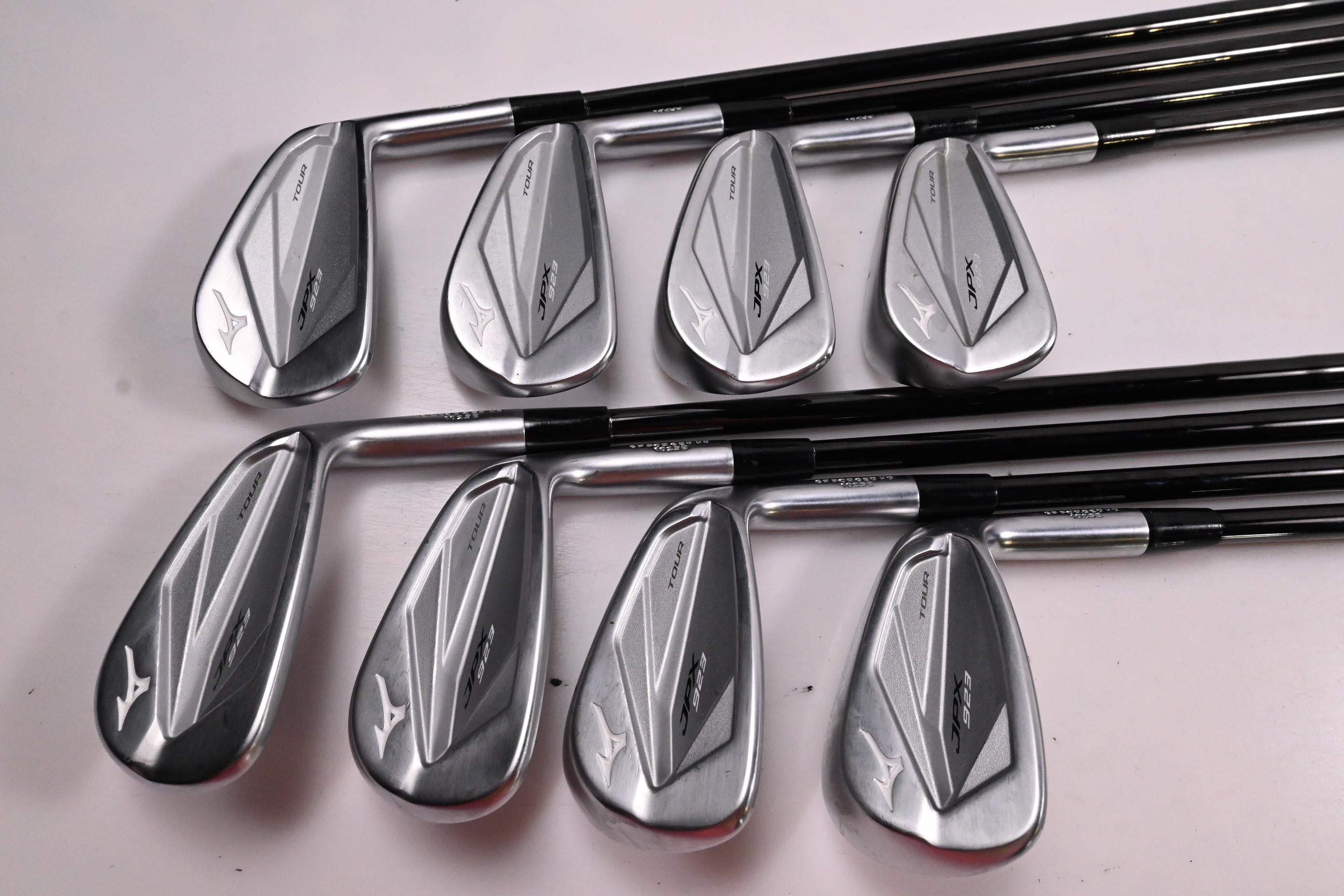 Mizuno JPX 923 Tour Irons / 4-PW+GW / X-Flex KBS $-Taper 130 Shafts