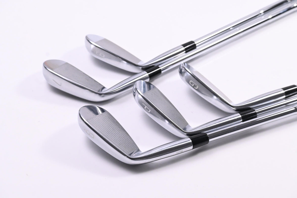 Mizuno Pro 223 Irons / 7-PW+GW / Stiff Flex Dynamic Gold Mid 100 S300 Shafts