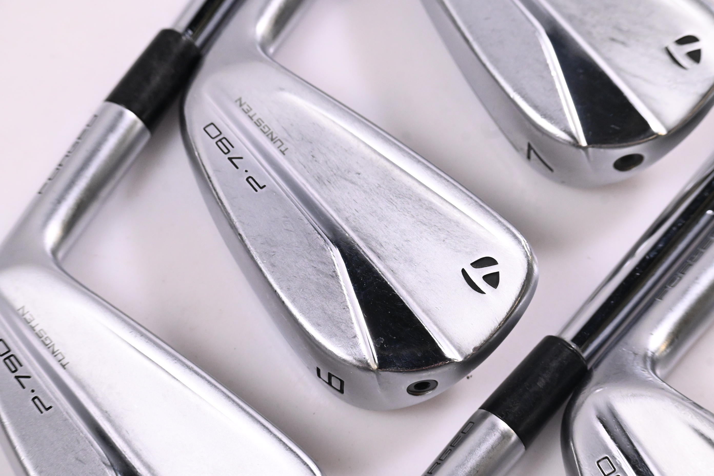 Taylormade P790 2019 Irons / 4-PW+GW / Stiff Flex Dynamic Gold 105 S300
