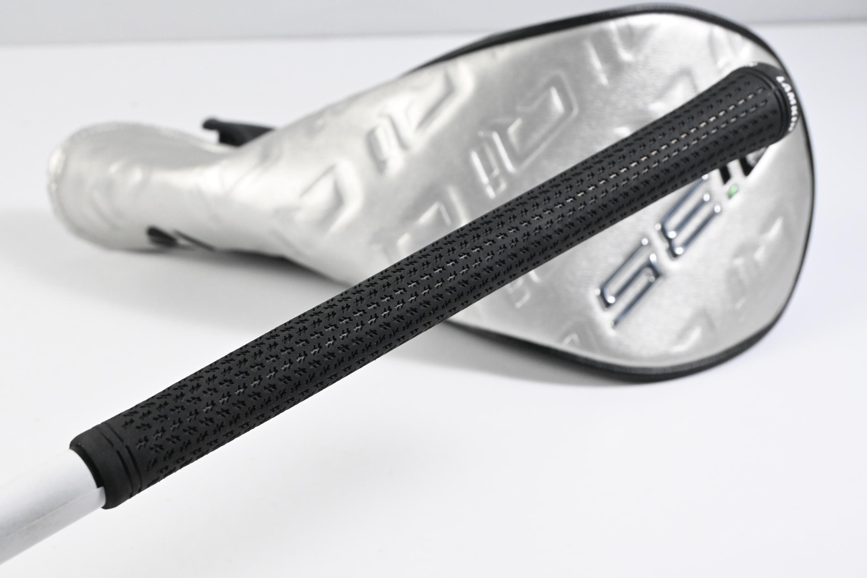 Taylormade Qi35 Driver / 9 Degree / Regular Flex Vanquish 5 Shaft