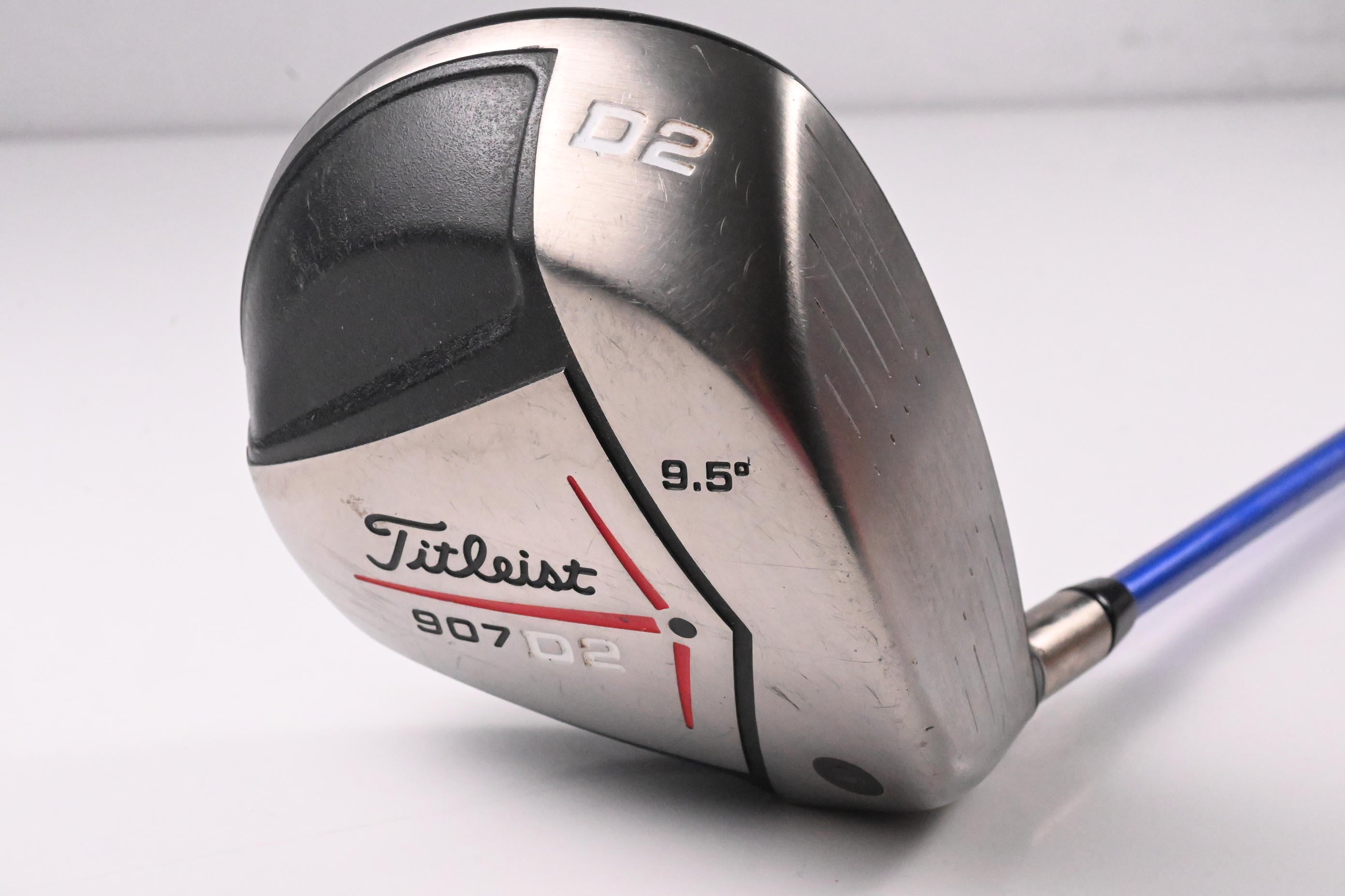 Titleist 907 D2 Driver / 9.5 Degree / Regular Flex Grafalloy Blue Shaft