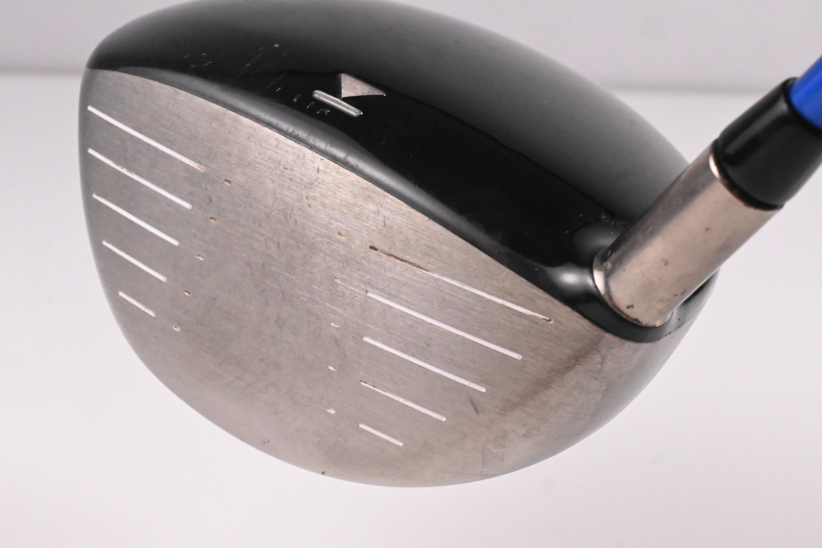 Titleist 907 D2 Driver / 9.5 Degree / Regular Flex Grafalloy Blue Shaft