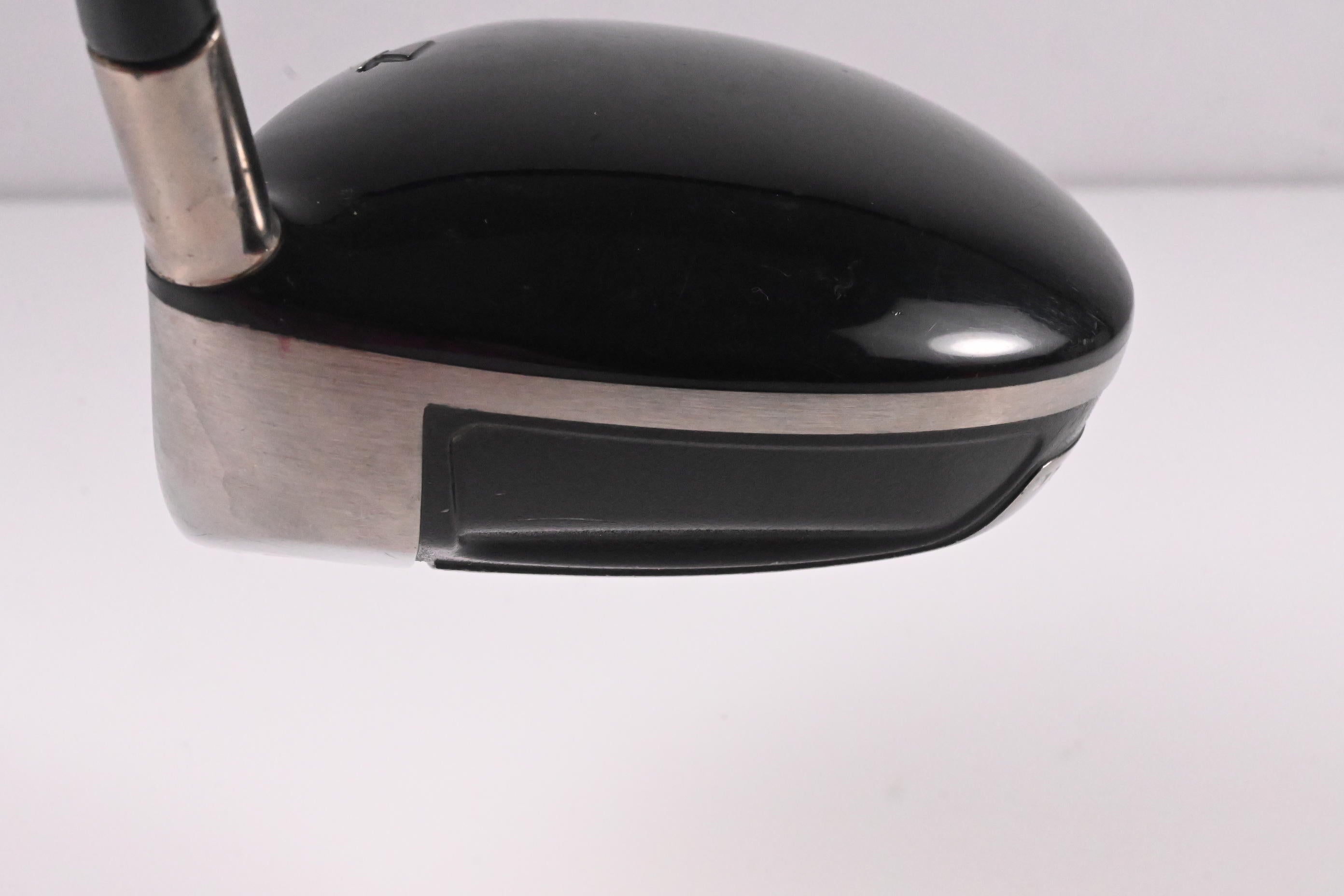 Titleist 907 D2 Driver / 9.5 Degree / Regular Flex Grafalloy Blue Shaft