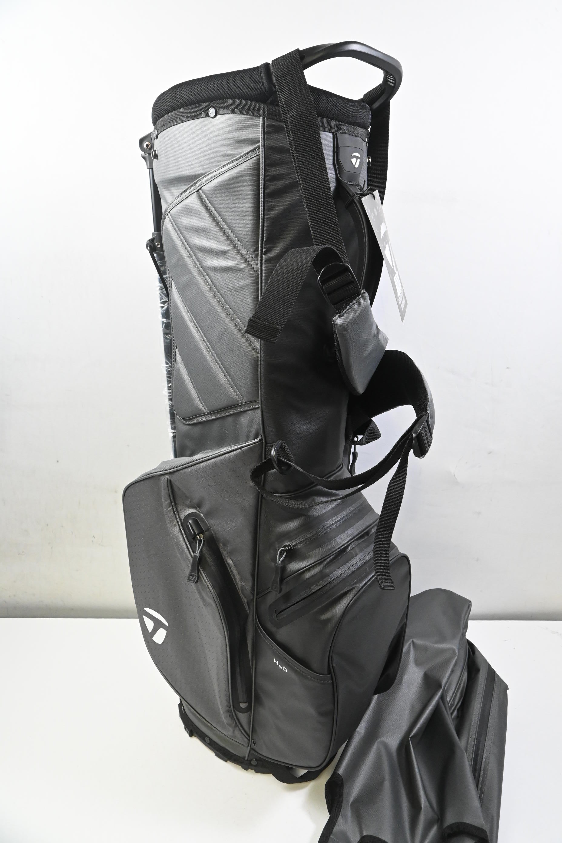 Taylormade Storm Dry Stand Bag / 4-Way Divider / Grey, Black