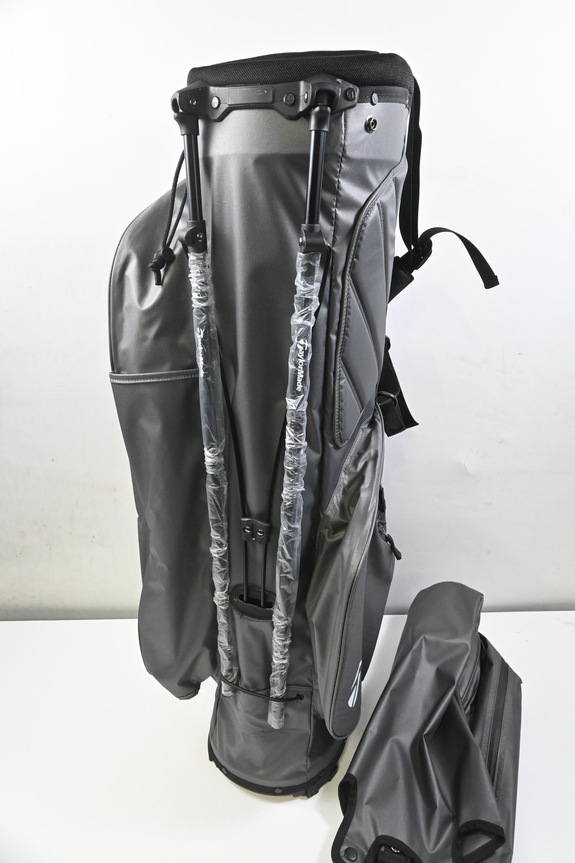 Taylormade Storm Dry Stand Bag / 4-Way Divider / Grey, Black
