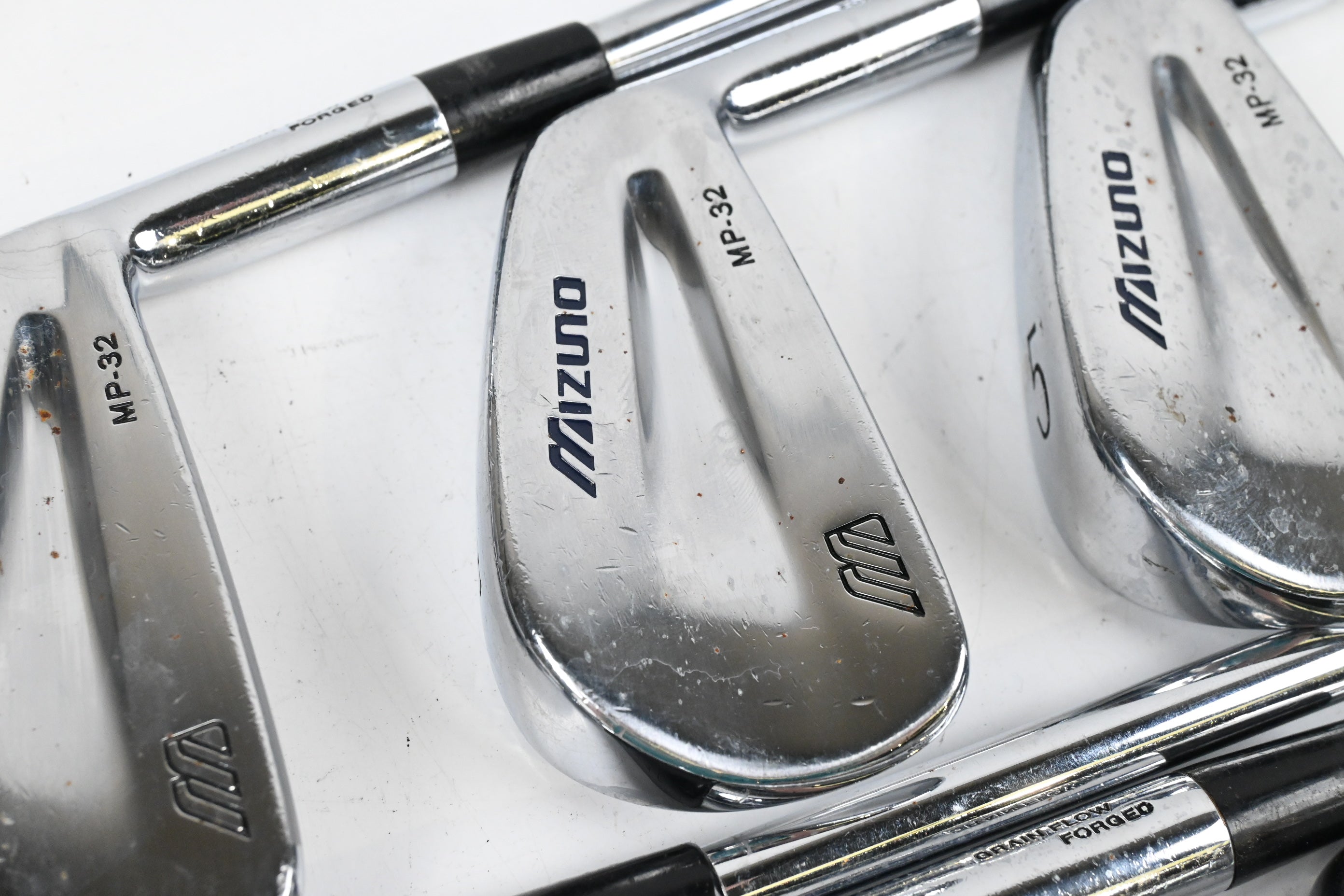Mizuno MP-32 Irons / 3-9i / Regular Flex Dynamic Gold R300 Shafts