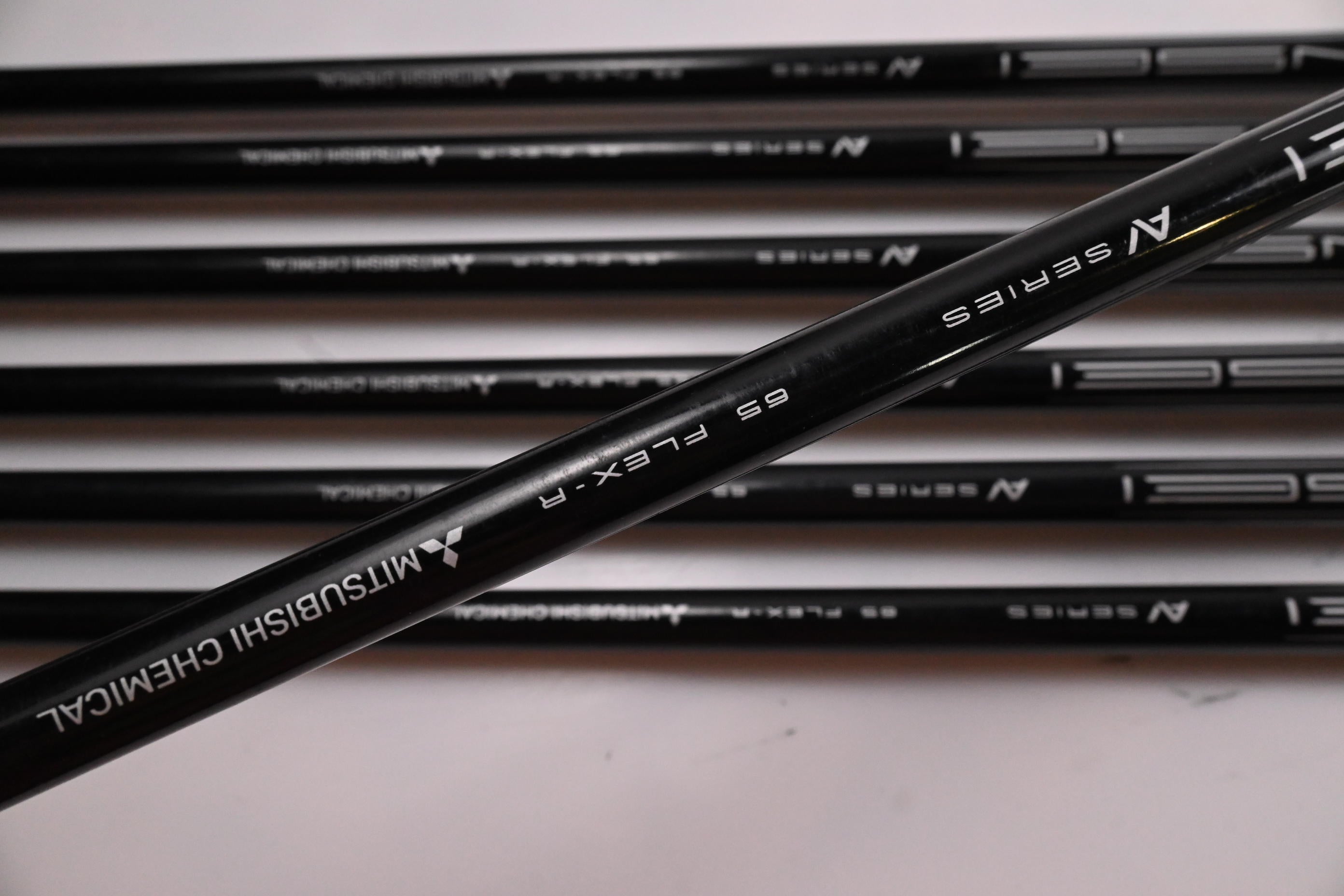 Callaway Rogue ST Max Irons / 5-PW+SW / Regular Flex Tensei AV Blue 65 Shafts