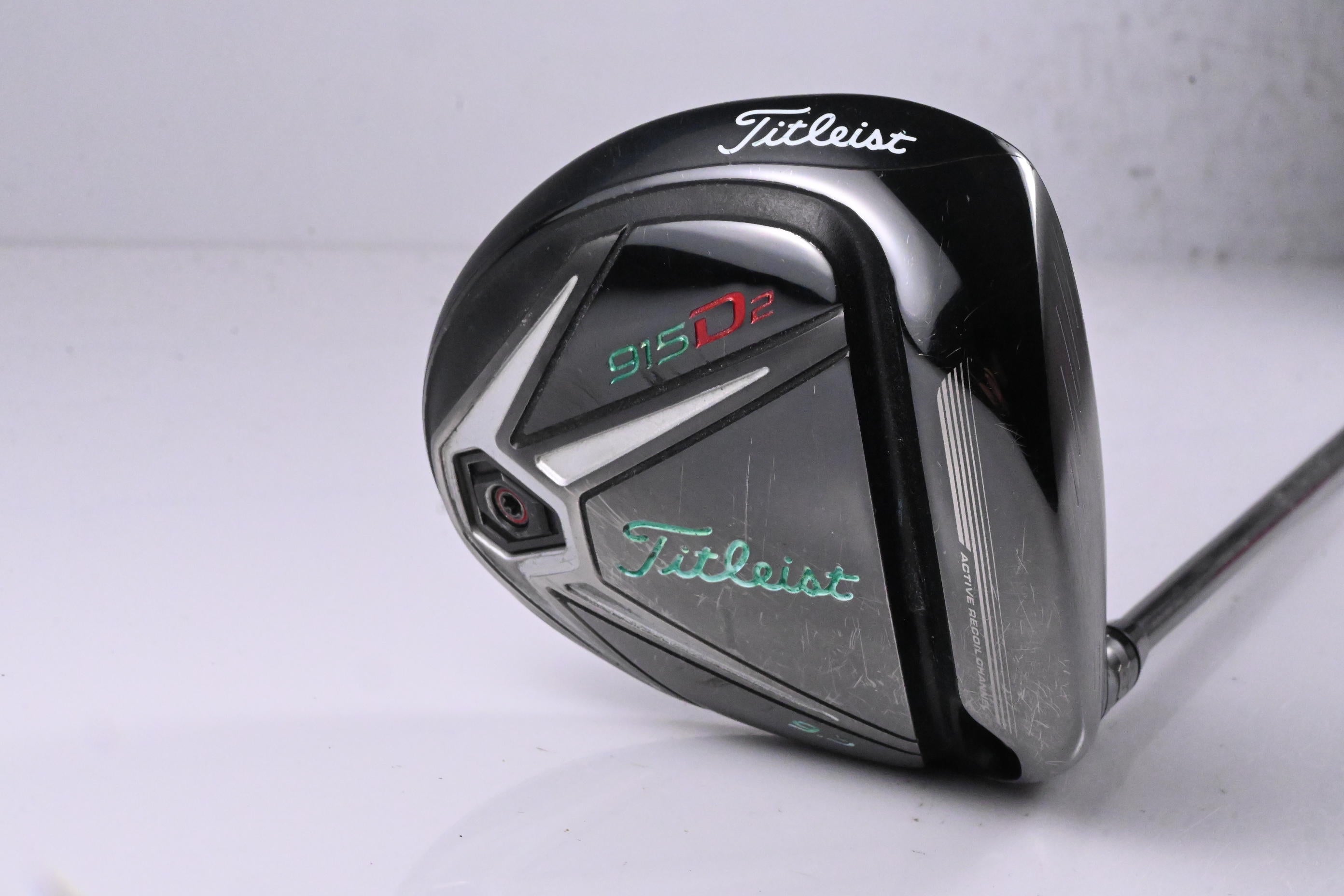 Titleist 915 D2 Driver / 9.5 Degree / Stiff Flex Aldila RIP 60 Shaft