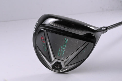 Titleist 915 D2 Driver / 9.5 Degree / Stiff Flex Aldila RIP 60 Shaft