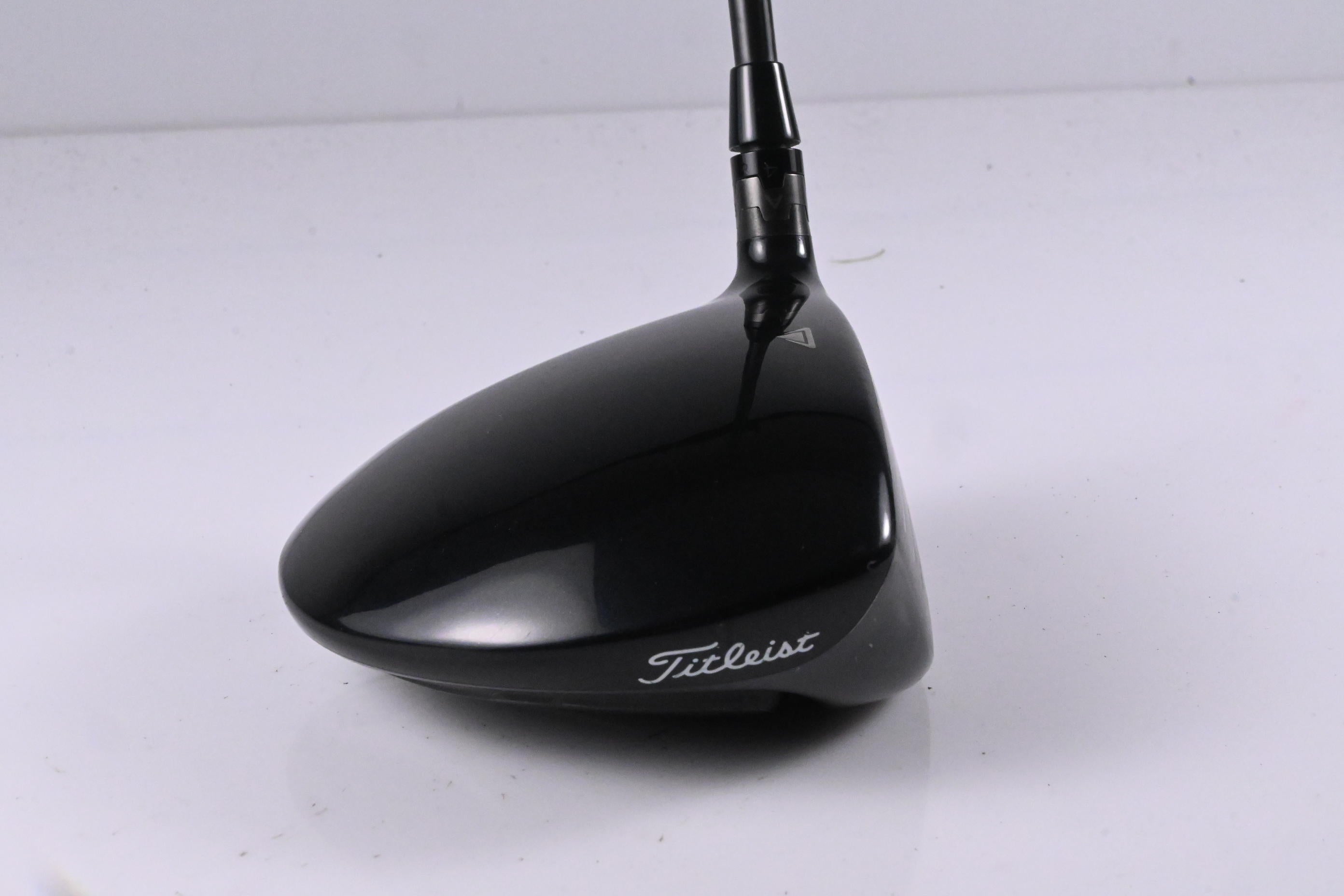 Titleist 915 D2 Driver / 9.5 Degree / Stiff Flex Aldila RIP 60 Shaft