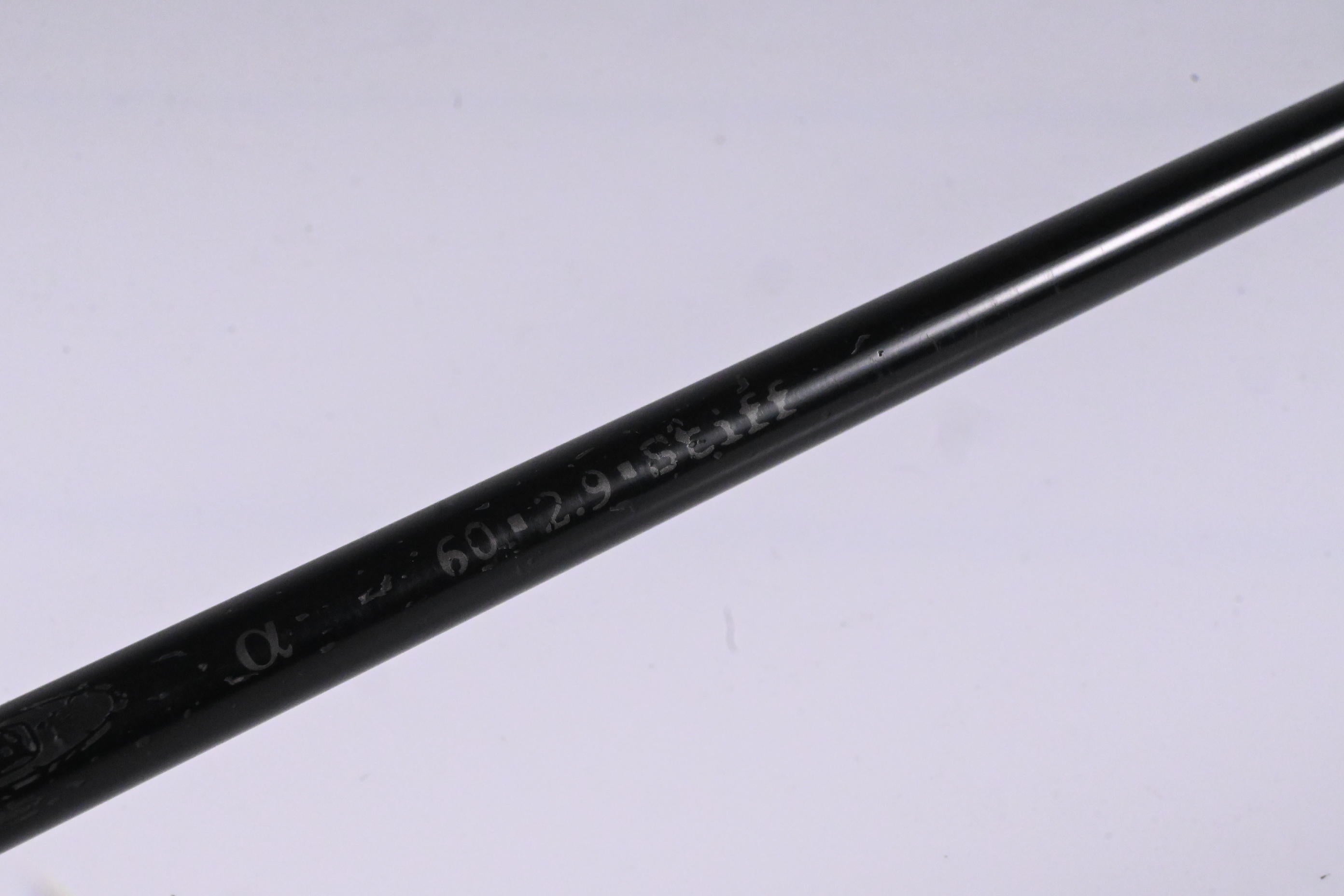 Titleist 915 D2 Driver / 9.5 Degree / Stiff Flex Aldila RIP 60 Shaft