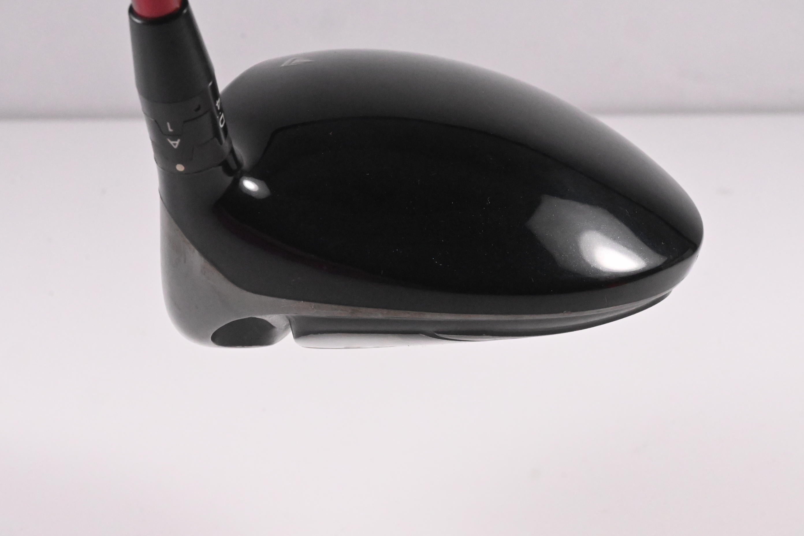 Titleist 915 D3 Driver / 9.5 Degree / Stiff Flex Denali Red 50 Shaft