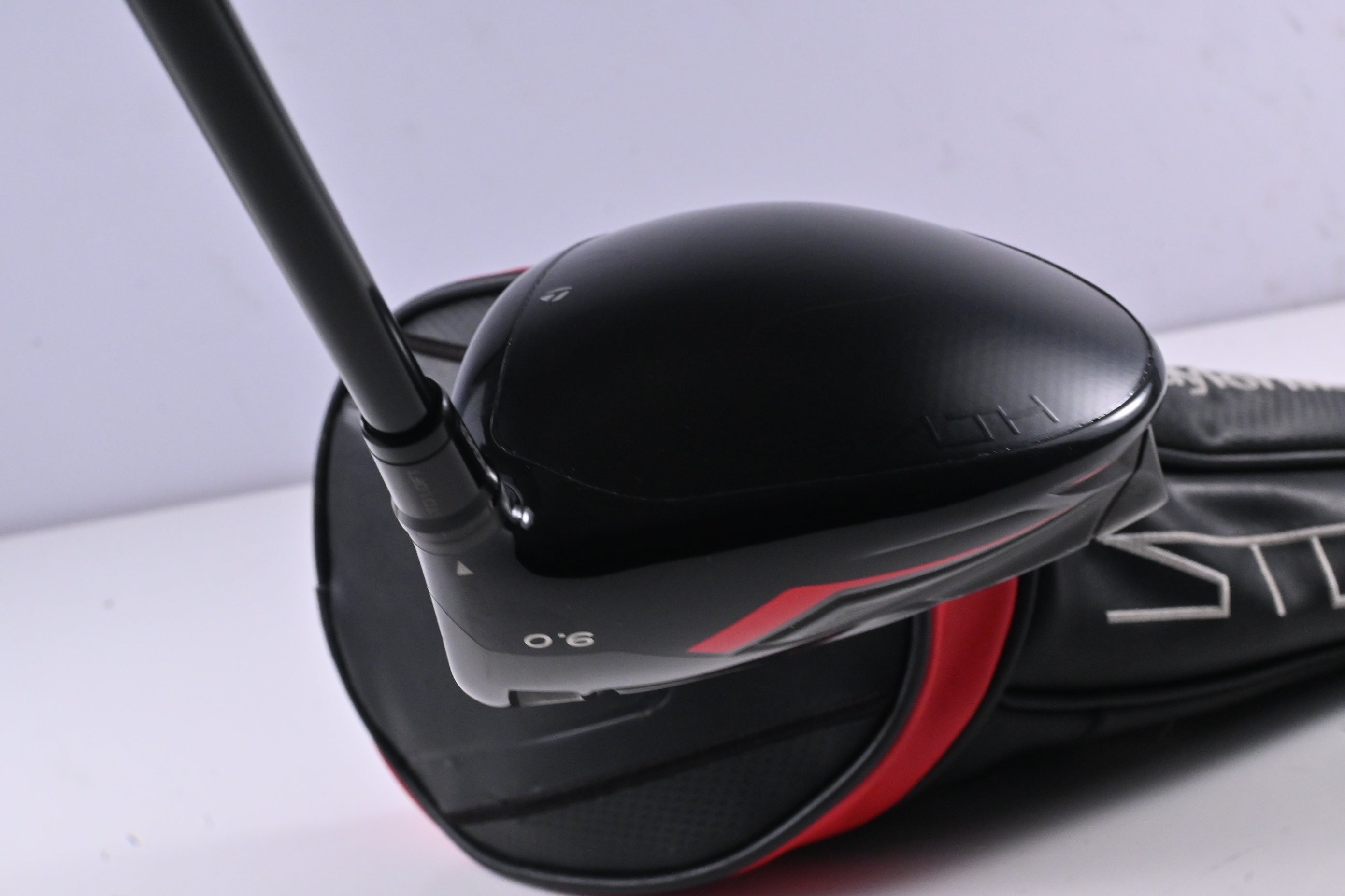 Taylormade Stealth Driver / 9 Degree / Regular Flex HZRDUS Smoke Red RDX 60