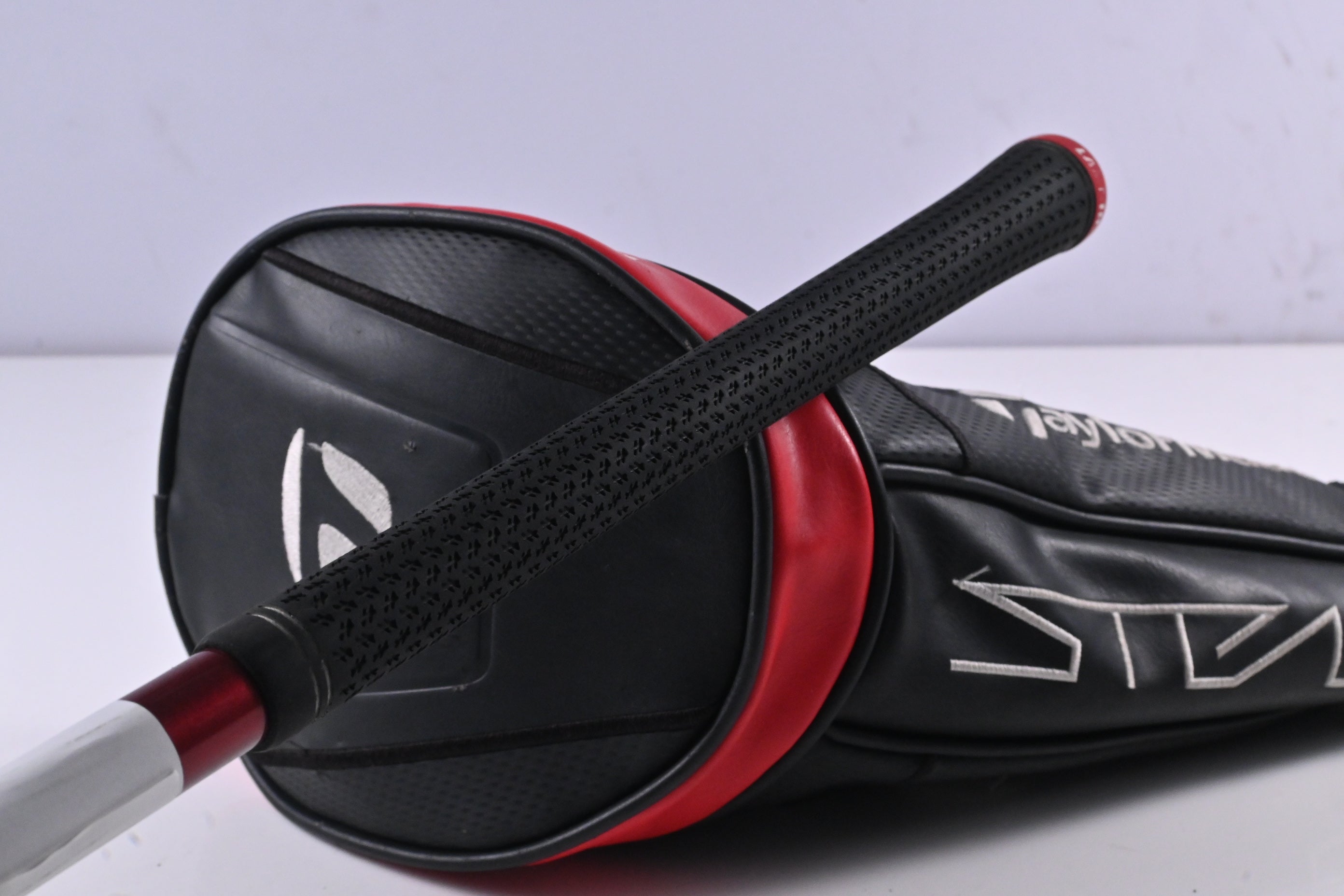 Taylormade Stealth Driver / 9 Degree / Regular Flex HZRDUS Smoke Red RDX 60