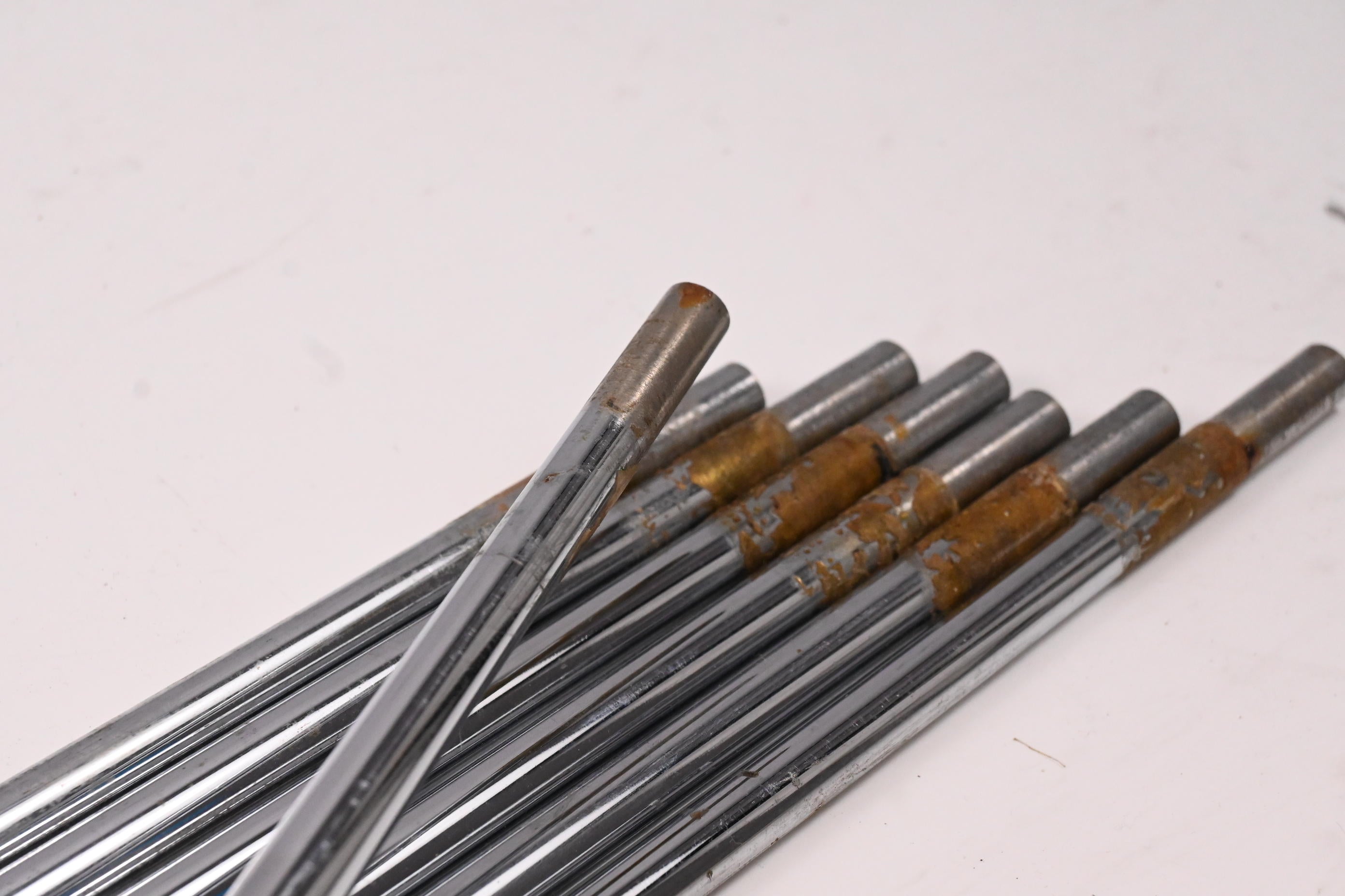 Dynamic Gold 105 S300 Iron Shafts / Stiff Flex / Set of 7 / .355" Taper Tips