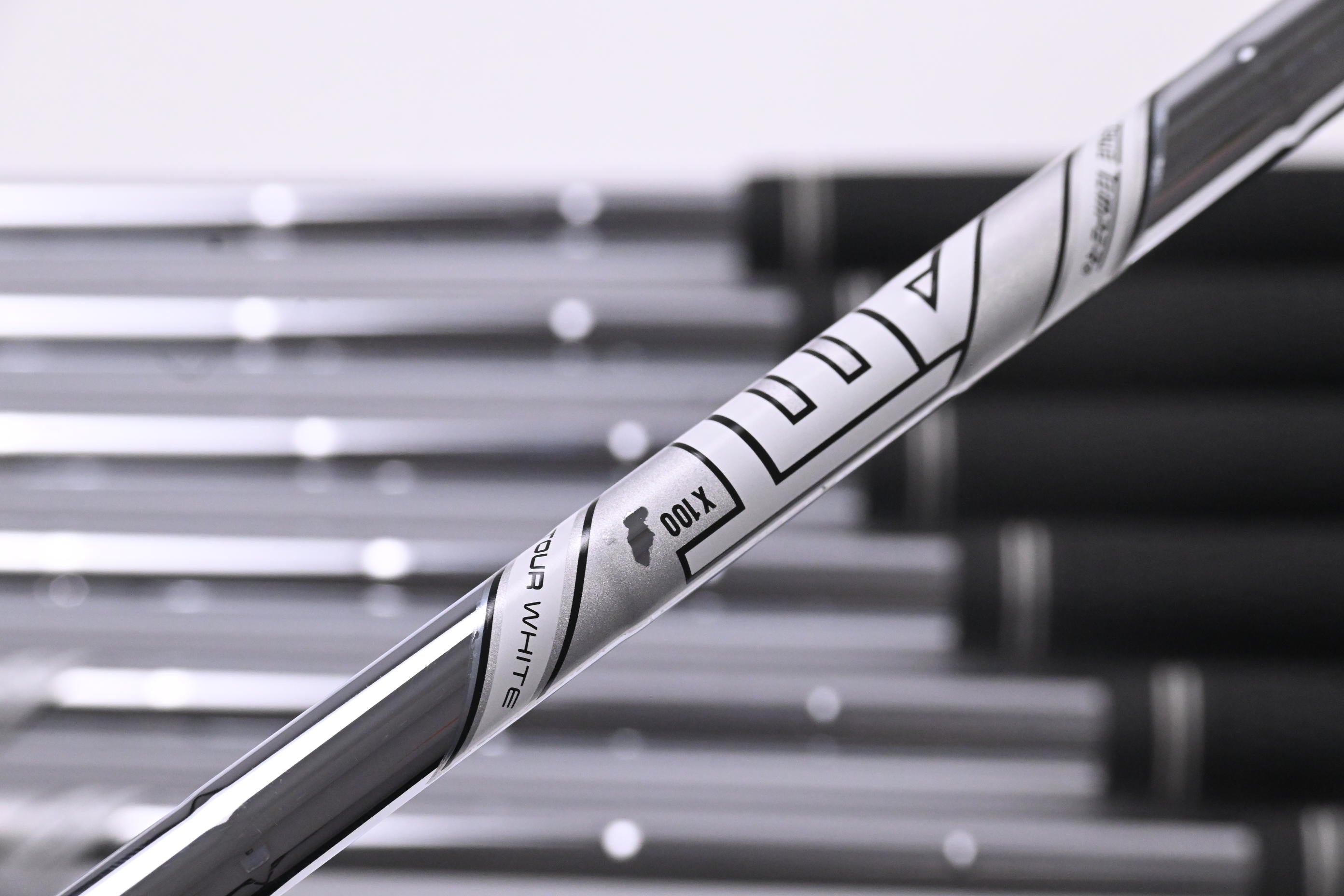 Titleist T200 2021 Iron / 4-PW / X-Flex AMT Tour White X100 Shafts