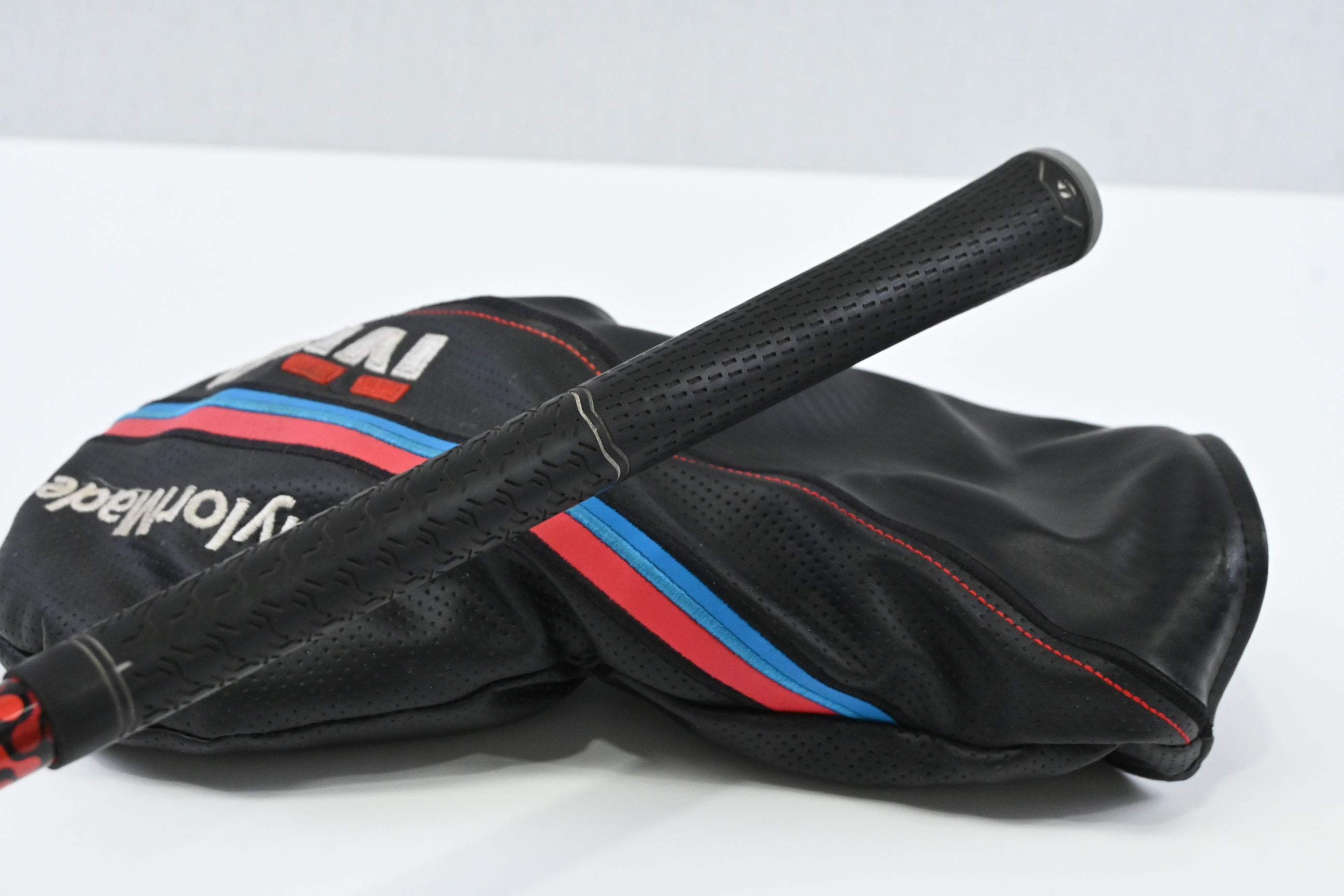 Taylormade M4 Driver / 10.5 Degree / Regular Flex Fujikura Atmos Red 5 Shaft