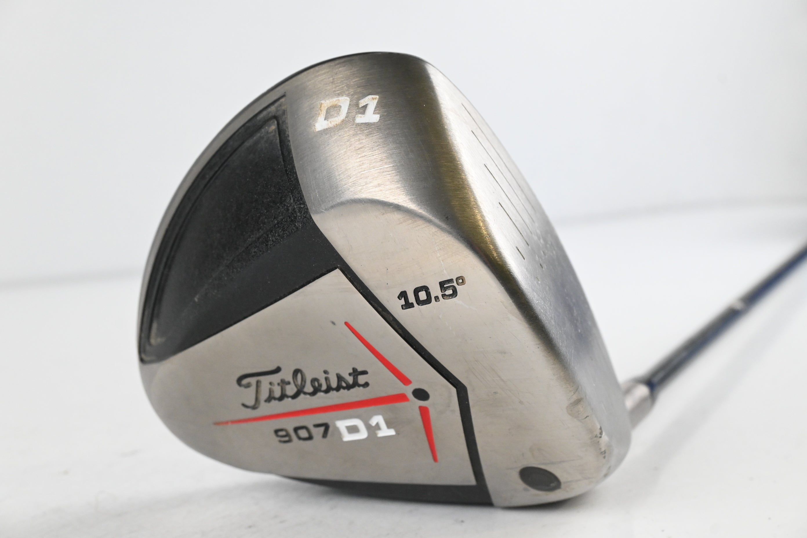 Titleist 907 D1 Driver / 10.5 Degree / Regular Flex Aldila 67 Shaft