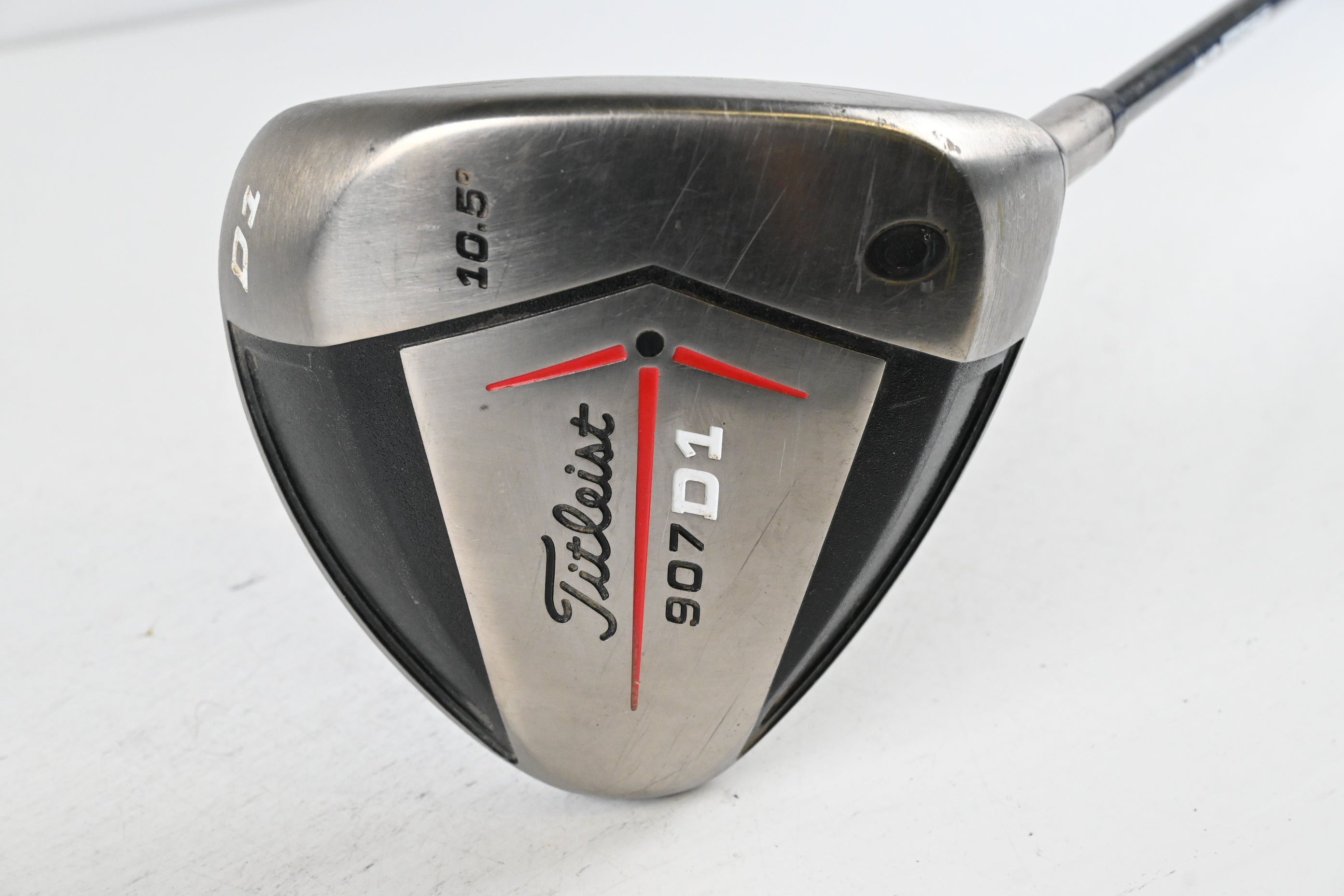 Titleist 907 D1 Driver / 10.5 Degree / Regular Flex Aldila 67 Shaft