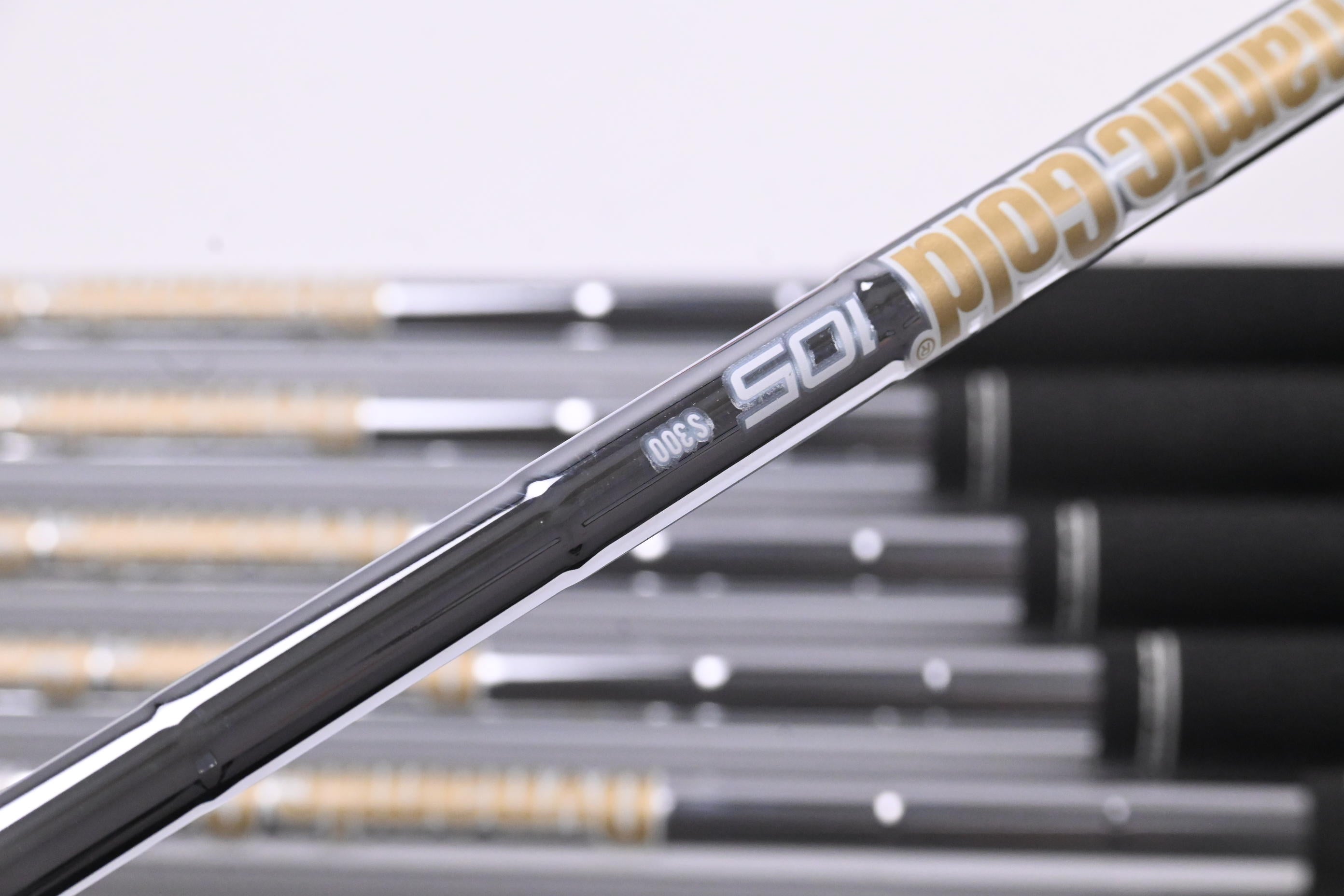 Mizuno JPX 925 Hot Metal Pro Irons / 5-PW / Stiff Flex Dynamic Gold 105 Shafts