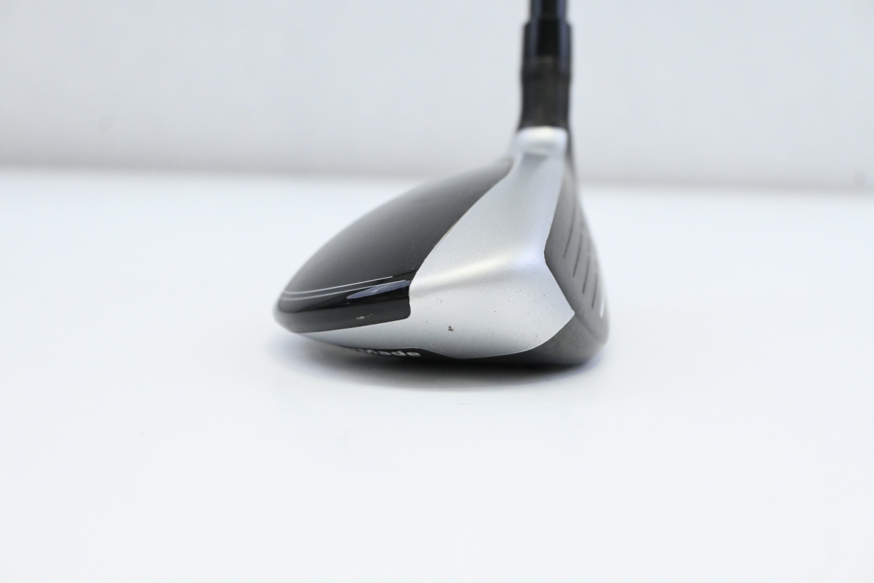 Taylormade M4 #4 Hybrid / 22 Degree / Regular Flex Fujikura Atmos Red 6