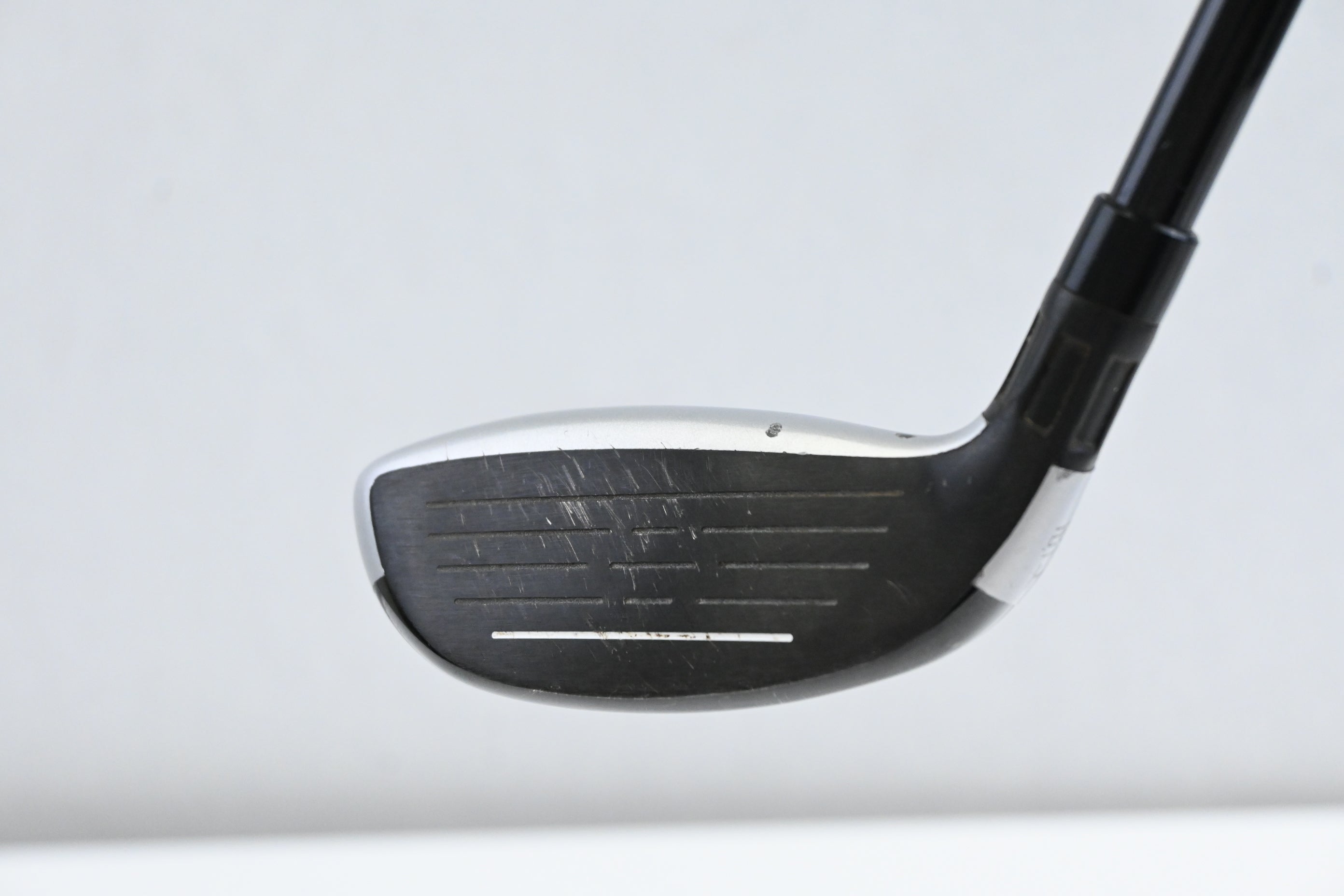 Taylormade M4 #4 Hybrid / 22 Degree / Regular Flex Fujikura Atmos Red 6