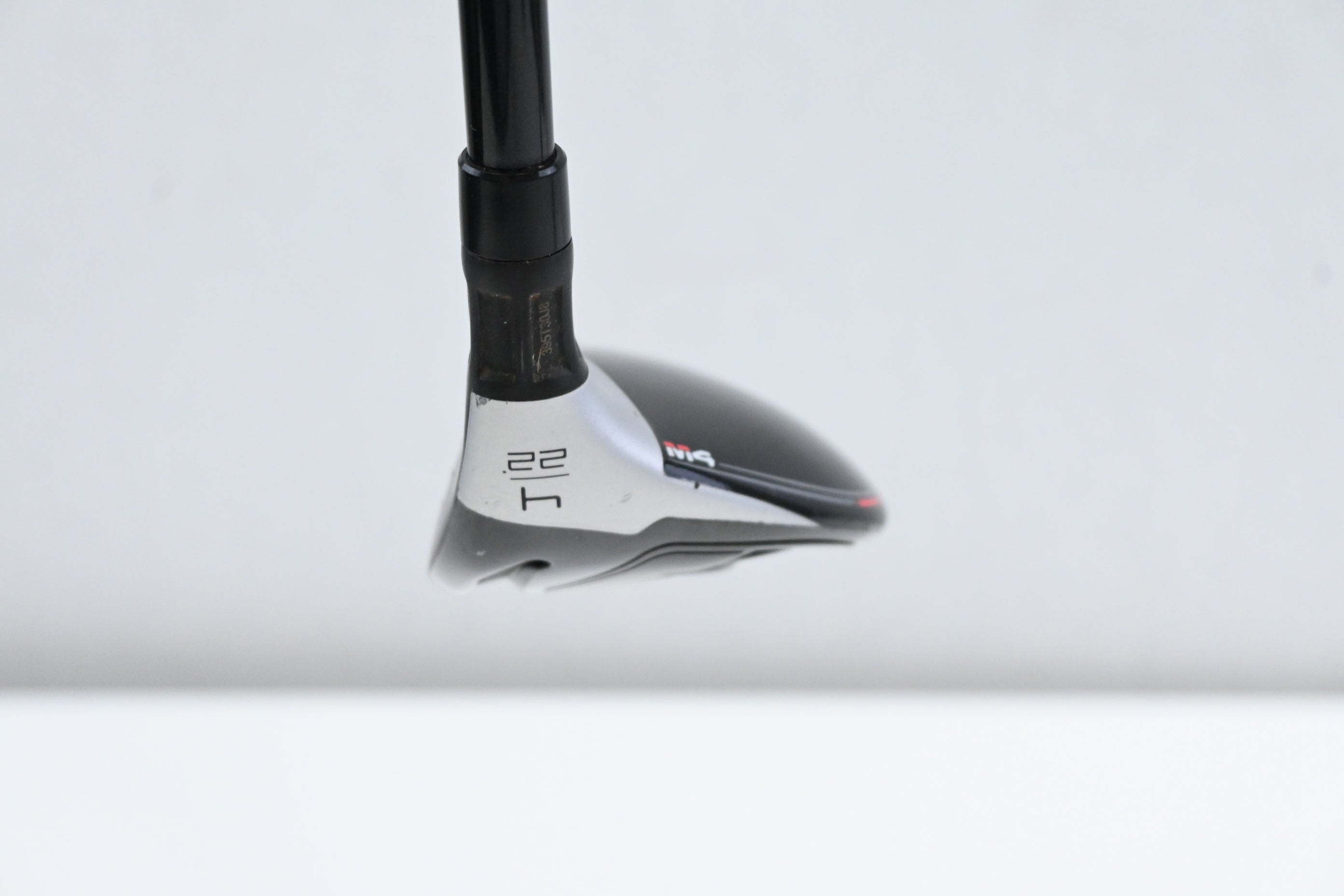 Taylormade M4 #4 Hybrid / 22 Degree / Regular Flex Fujikura Atmos Red 6