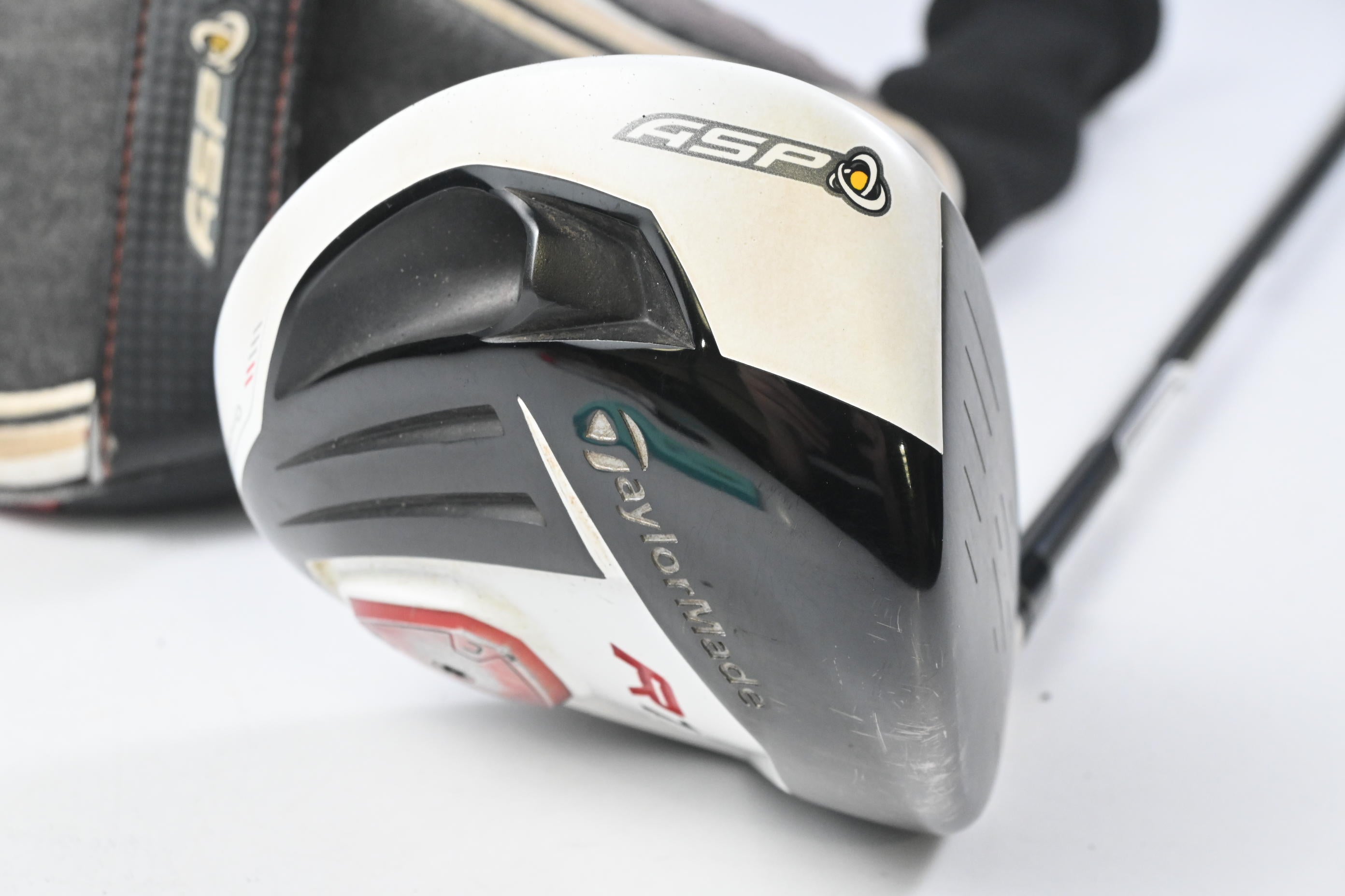 Taylormade R11 Driver / 10.5 Degree / Regular Flex Fujikura Blur 60 Shaft