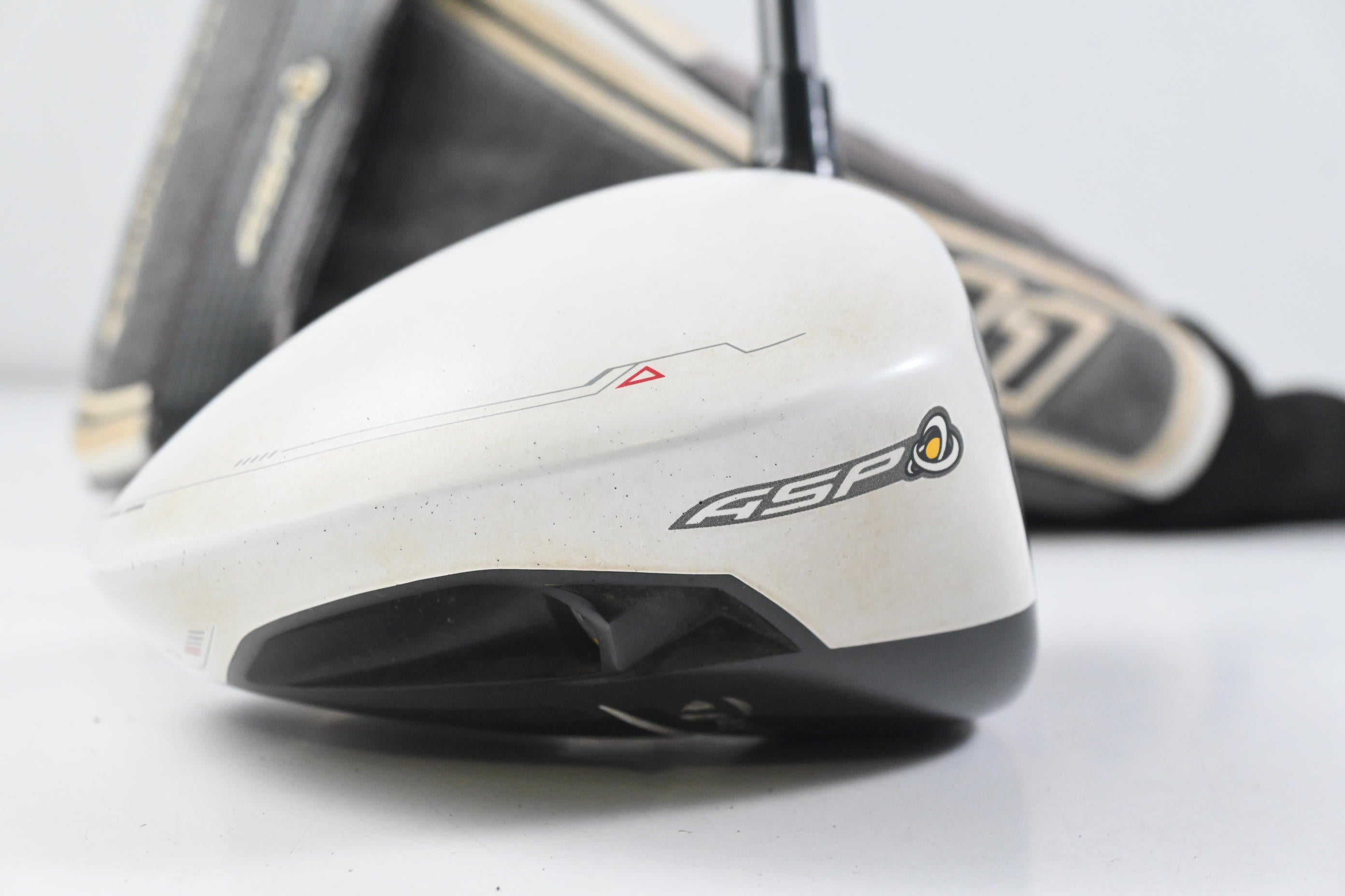 Taylormade R11 Driver / 10.5 Degree / Regular Flex Fujikura Blur 60 Shaft