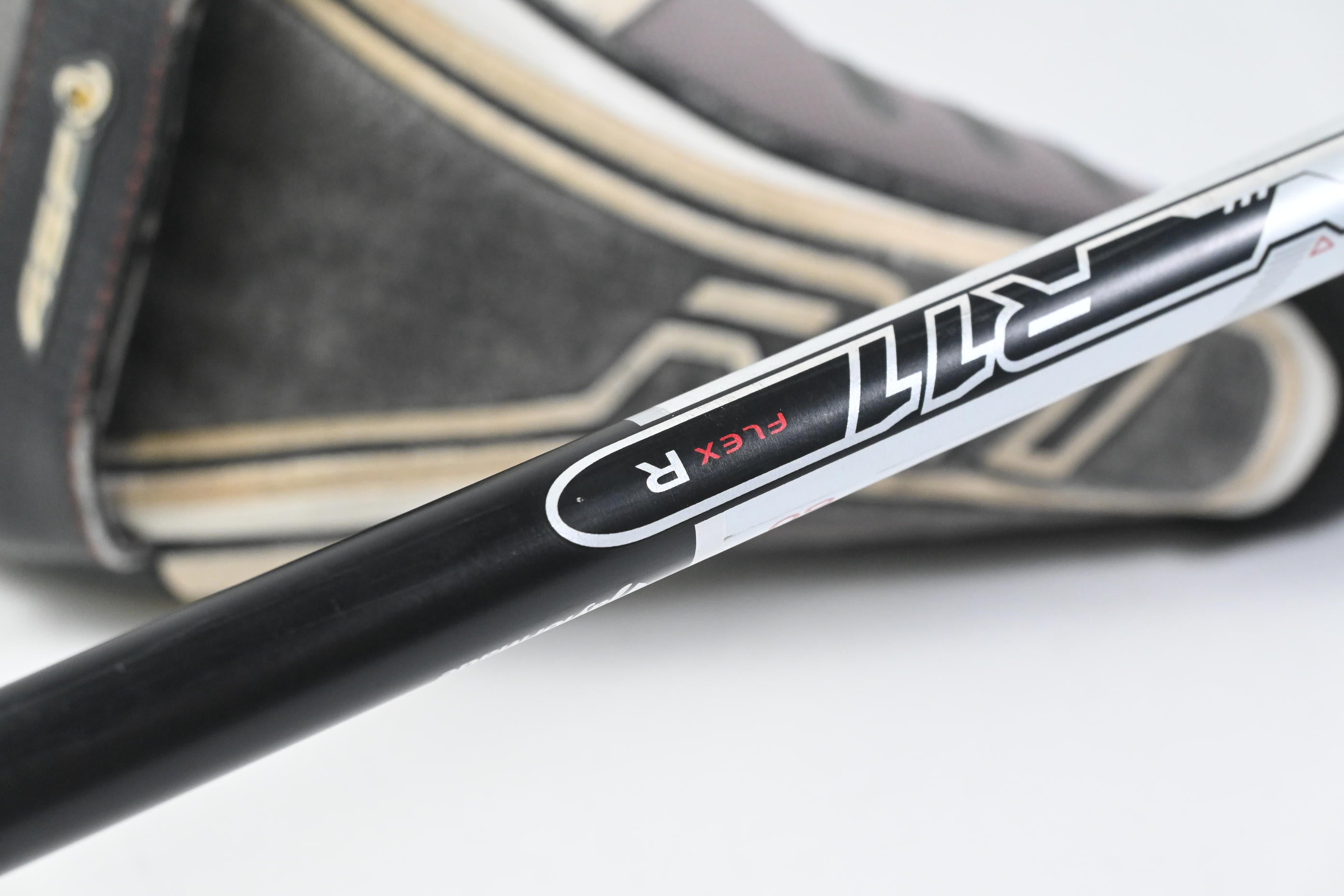 Taylormade R11 Driver / 10.5 Degree / Regular Flex Fujikura Blur 60 Shaft