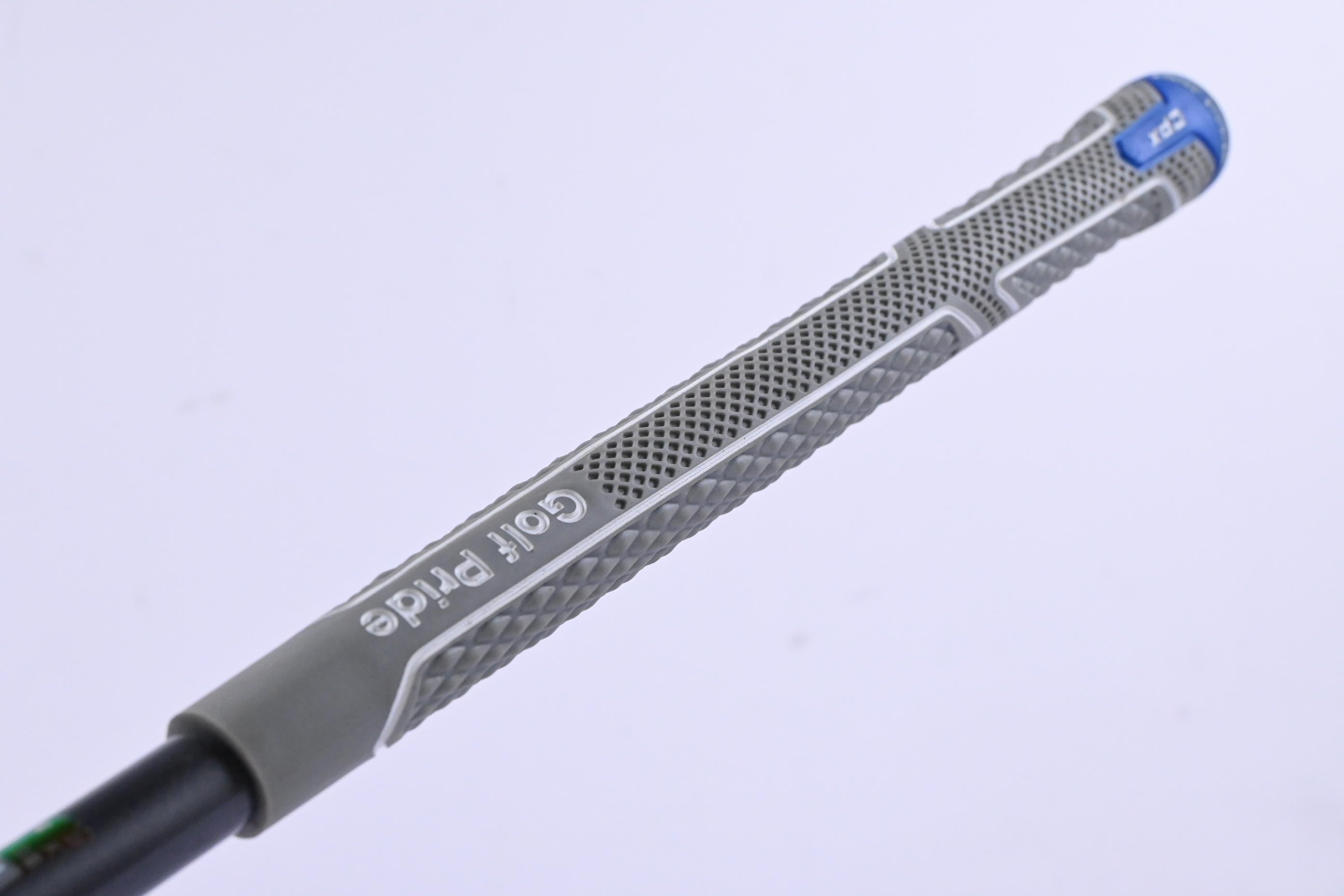 Titleist 913 D2 Driver / 10.5 Degree / Regular Flex Aldila Rip Phenom 70 Shaft