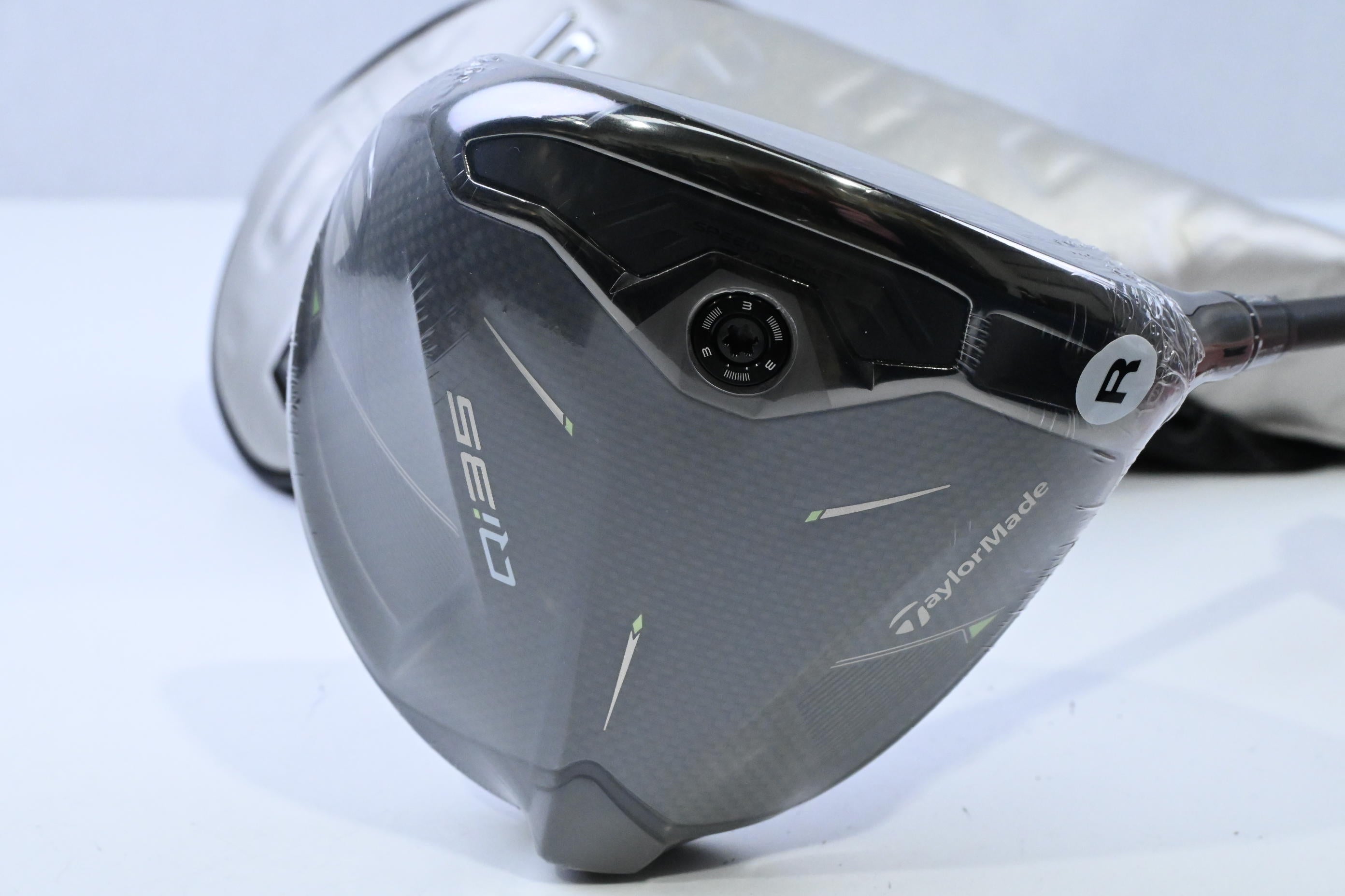 Taylormade Qi35 Driver / 10.5 Degree / Regular Flex Fujikura Ventus Blue 5 Shaft