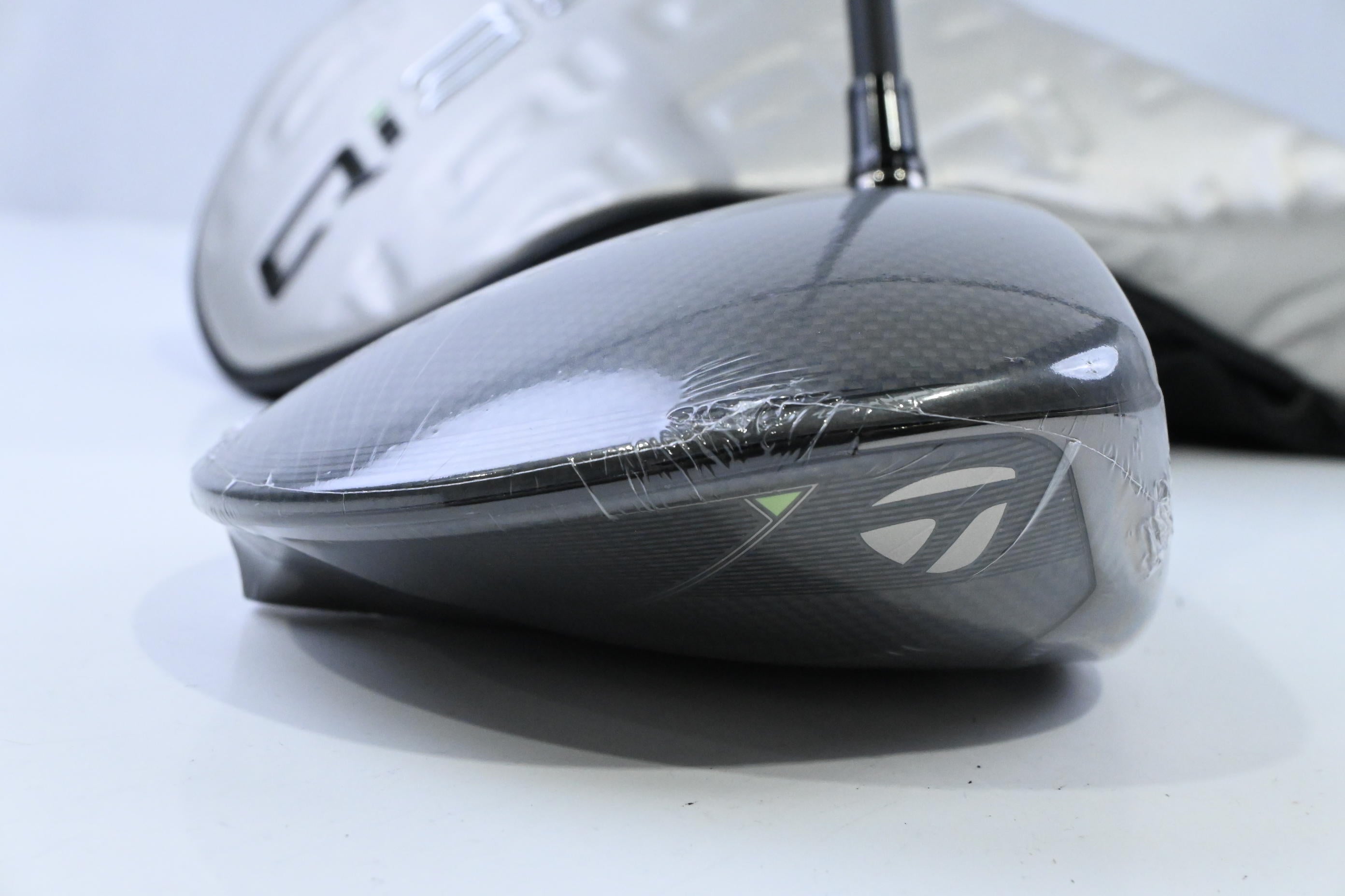 Taylormade Qi35 Driver / 10.5 Degree / Regular Flex Fujikura Ventus Blue 5 Shaft