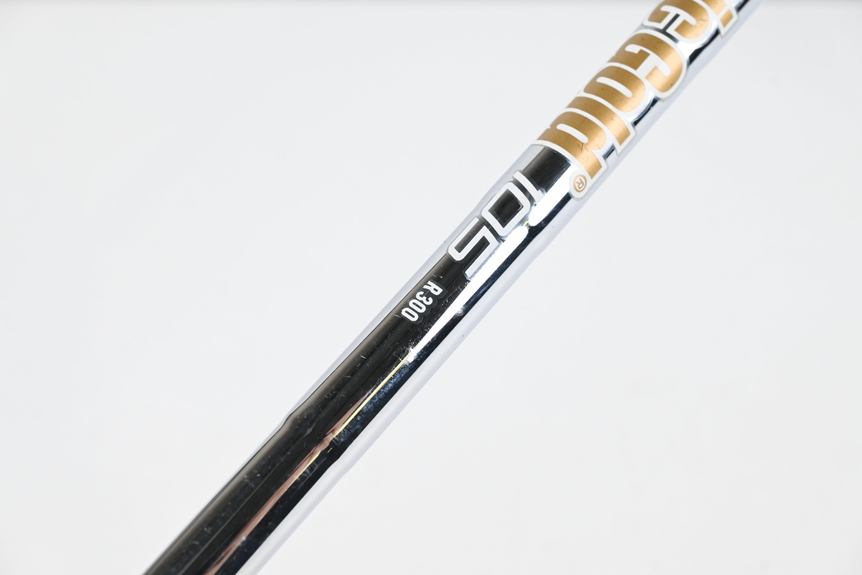 Titleist 714 AP1 #7 Iron / Regular Flex Dynamic Gold R300 105 Steel Shaft