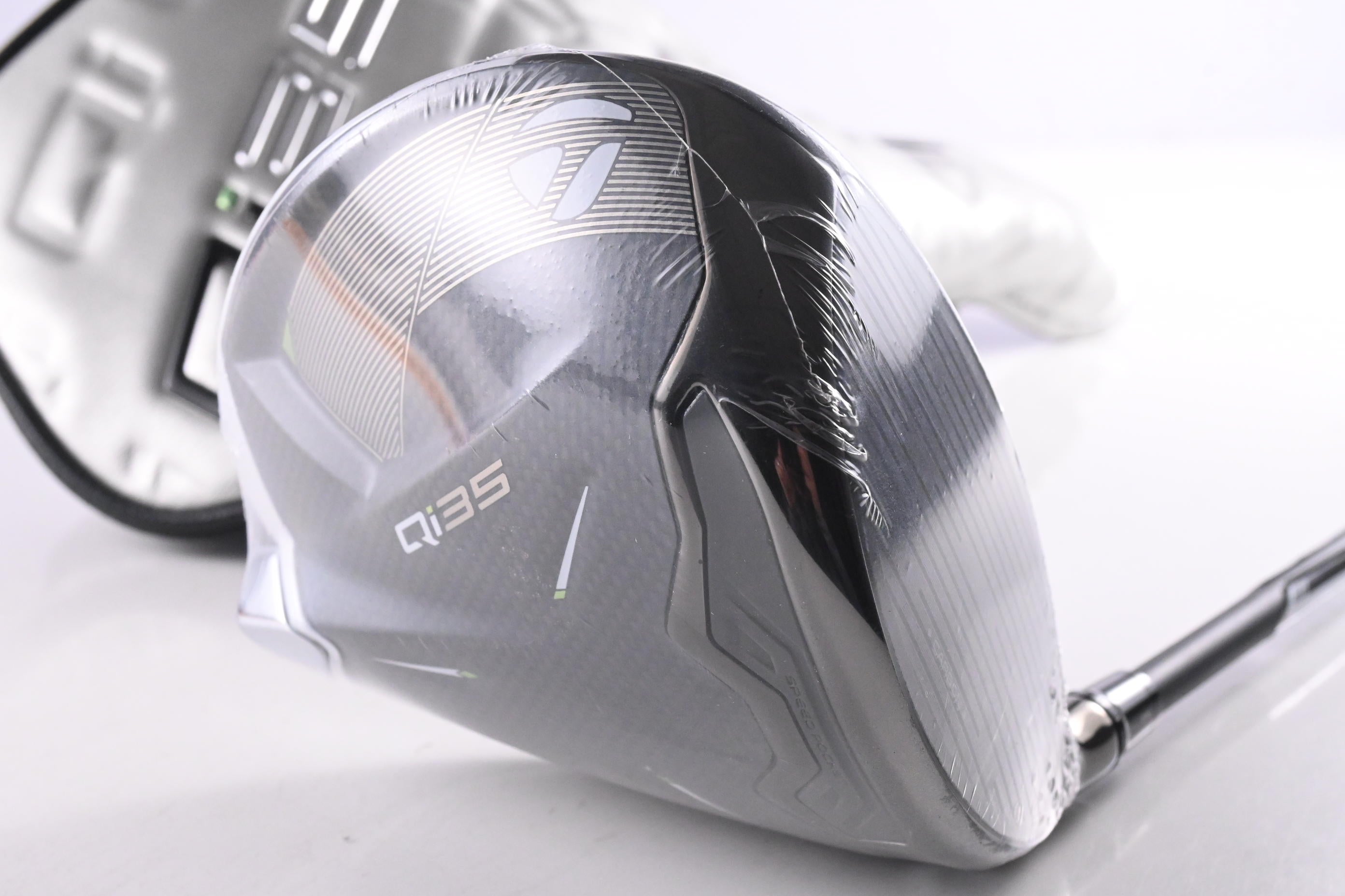 Taylormade Qi35 Max Lite Driver / 10.5 Degree / Regular Flex Vanquish 4 Shaft
