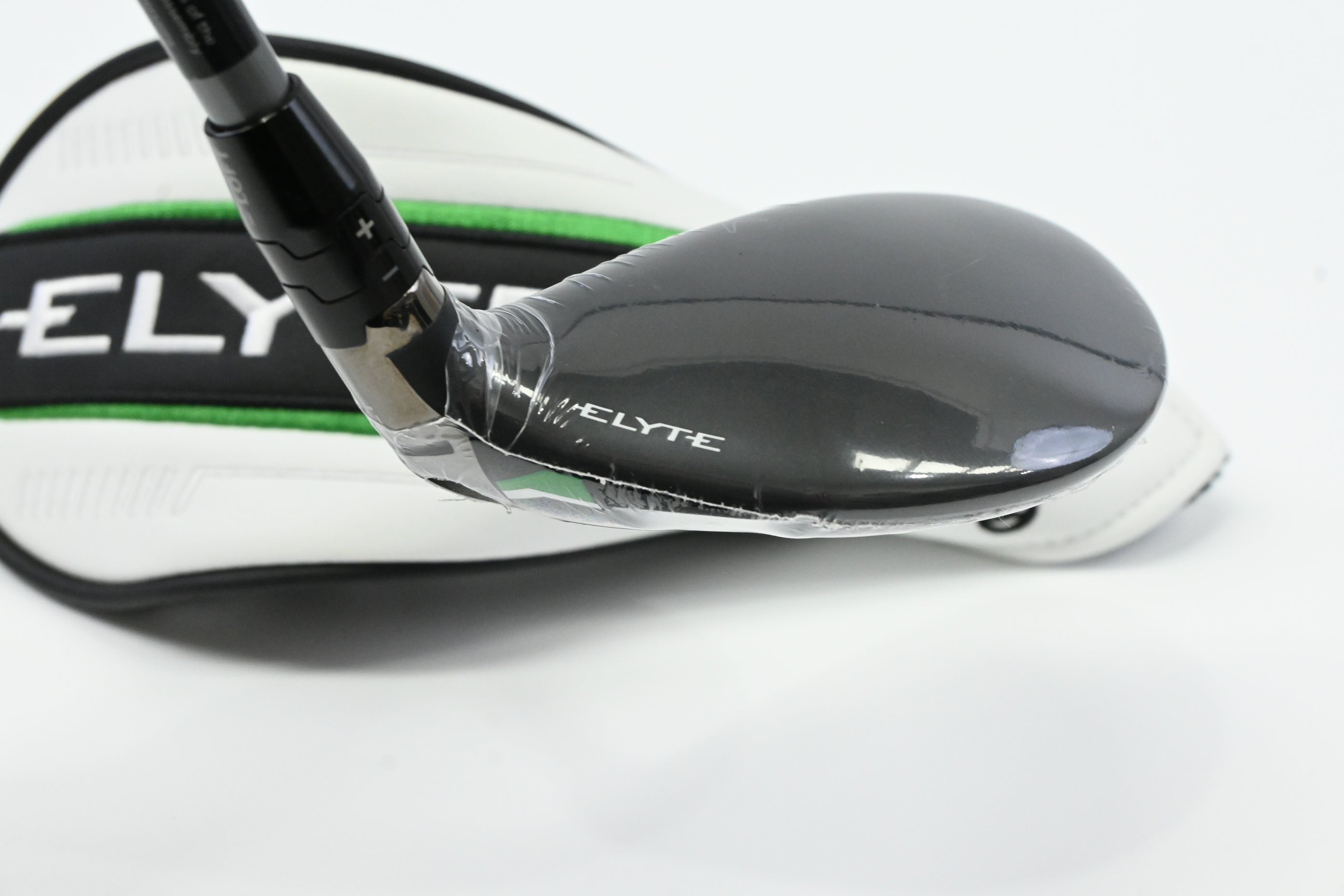 Callaway Elyte X #4 Hybrid / 21 Degree / Regular Flex Denali Charcoal 60 Shaft