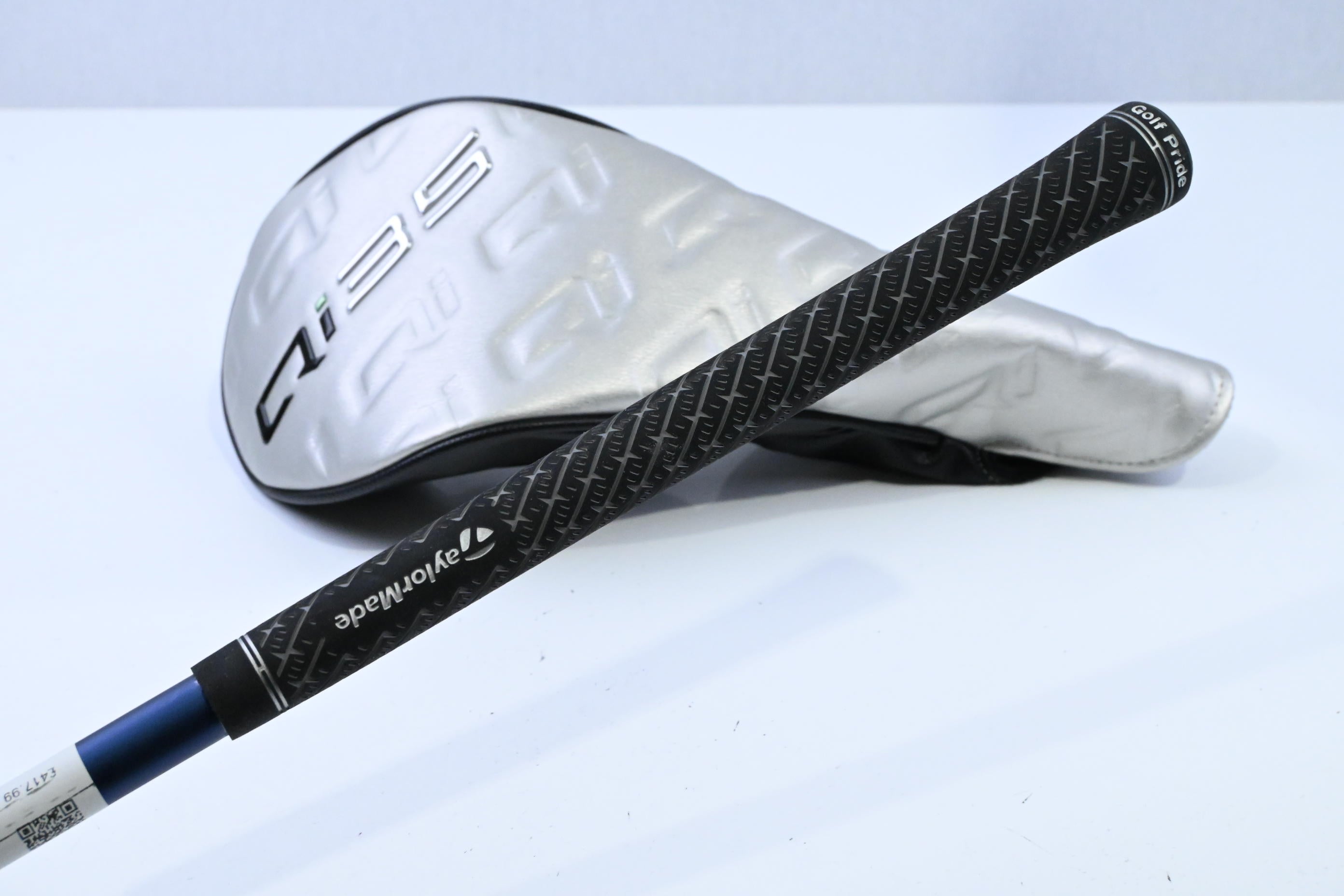 Taylormade Qi35 Driver / 10.5 Degree / Regular Flex Fujikura Ventus Blue 5 Shaft