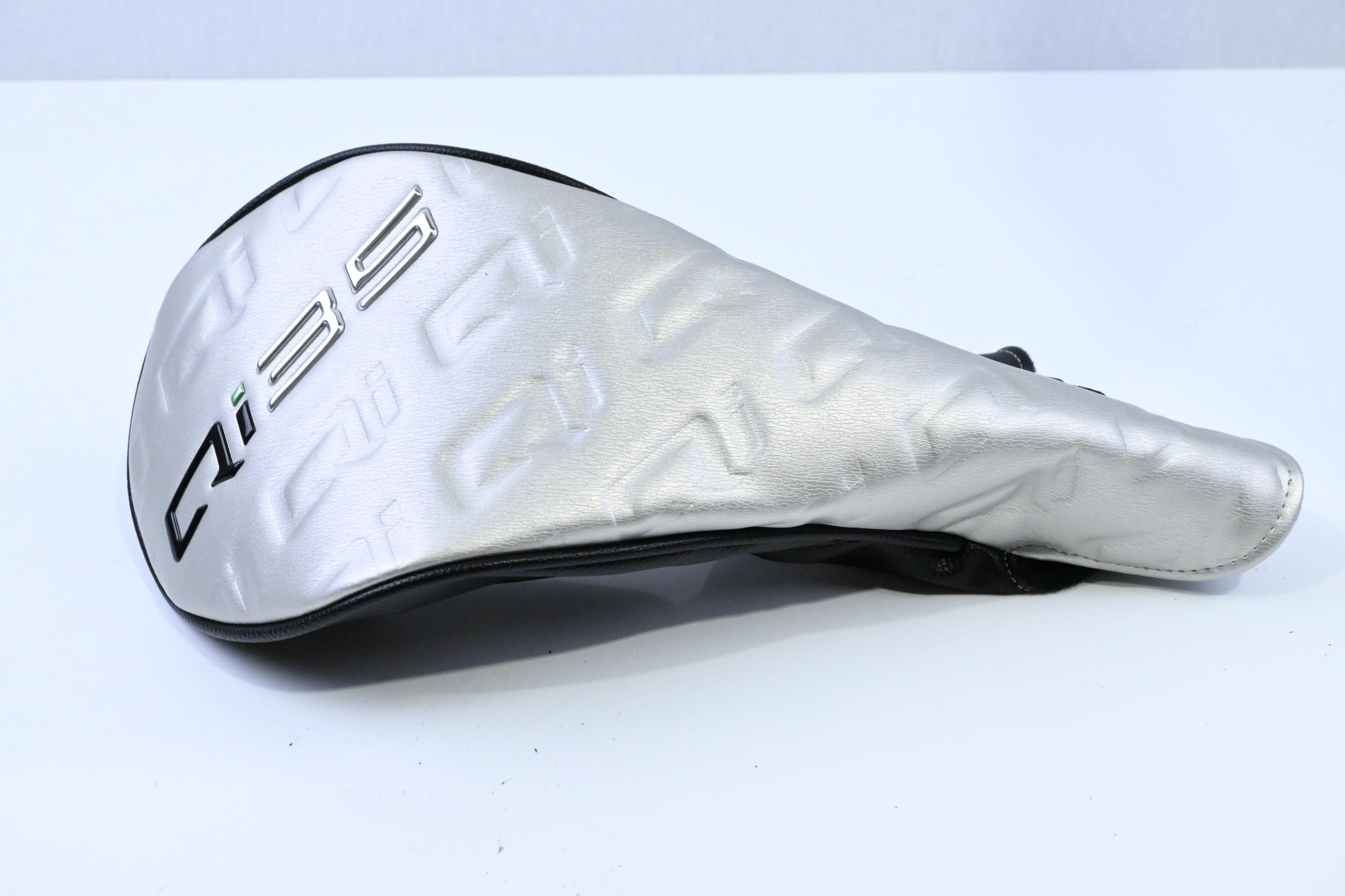 Taylormade Qi35 Driver / 10.5 Degree / Regular Flex Fujikura Ventus Blue 5 Shaft
