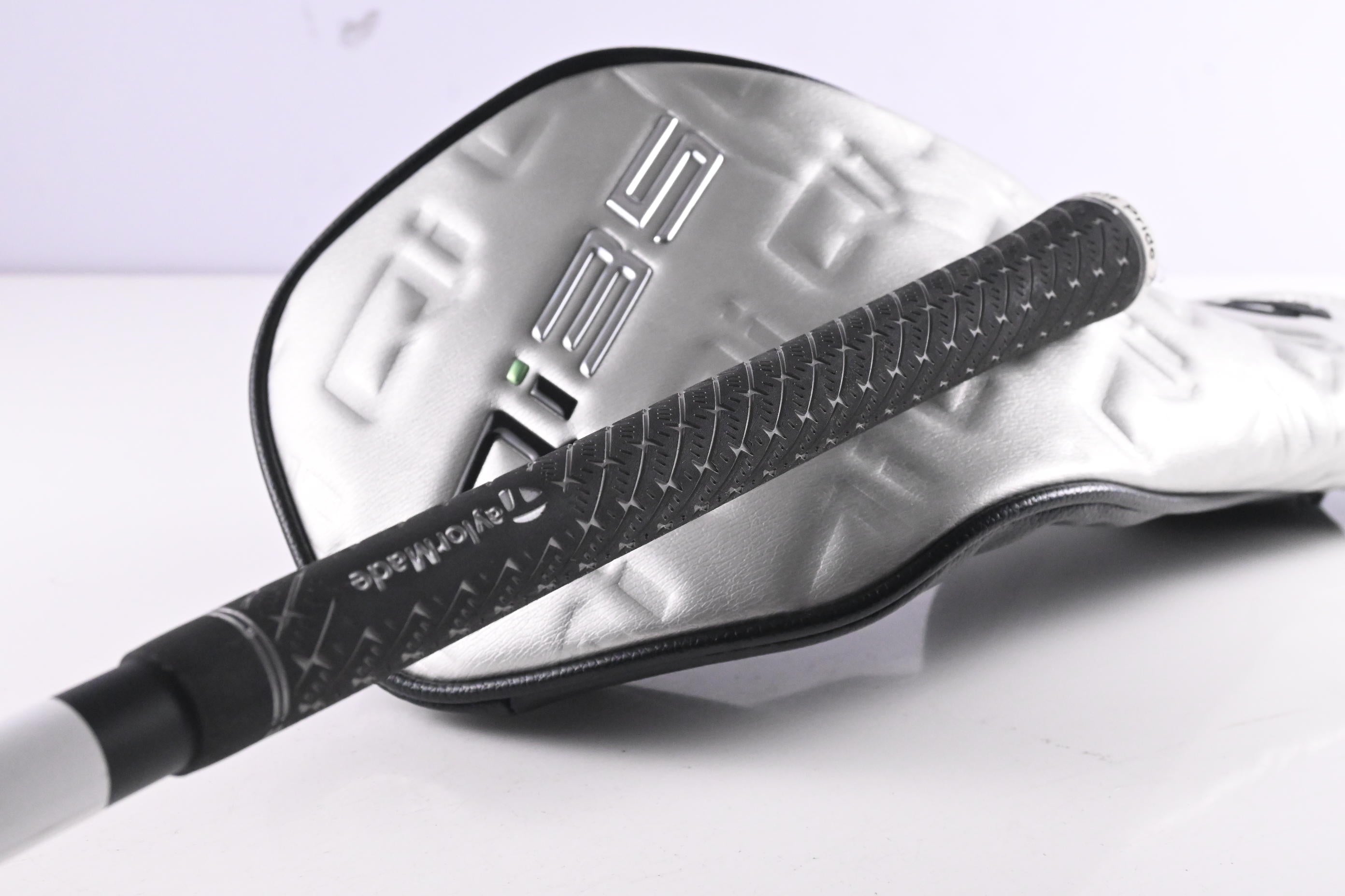 Taylormade Qi35 Max Lite Driver / 10.5 Degree / Regular Flex Vanquish 4 Shaft