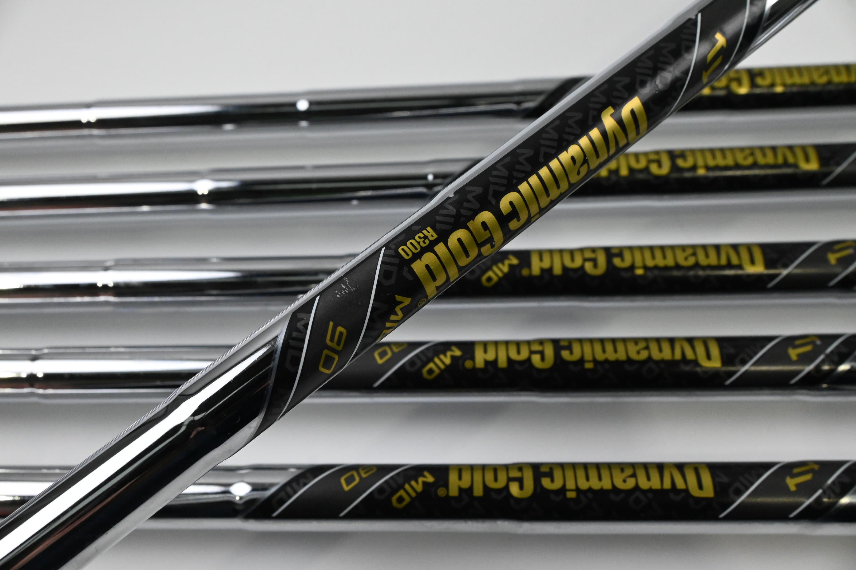 Left Hand Callaway Apex Ai300 Irons / 5-PW / Regular Flex Dynamic Gold MID 90